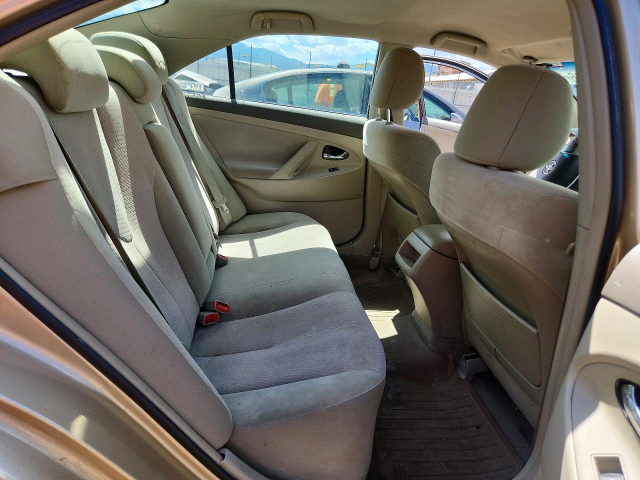 2011 Toyota Camry Le Gold vin: 4T1BF3EK9BU691796