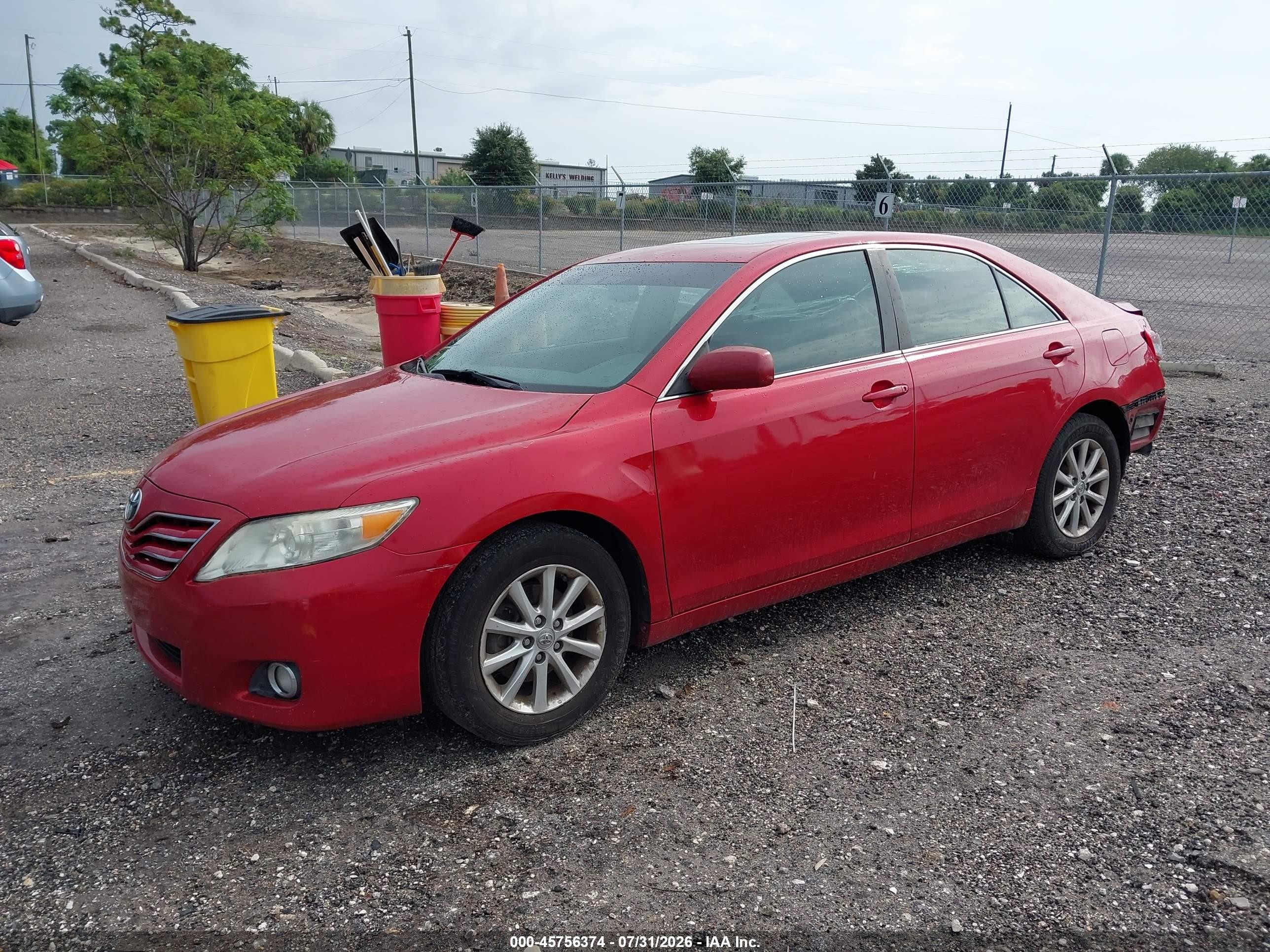 2011 Toyota Camry Xle Red vin: 4T1BF3EK9BU697002