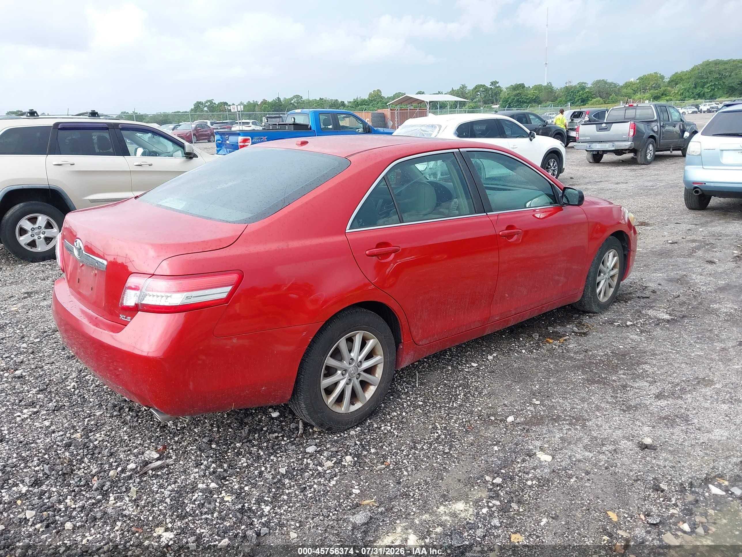 2011 Toyota Camry Xle Red vin: 4T1BF3EK9BU697002