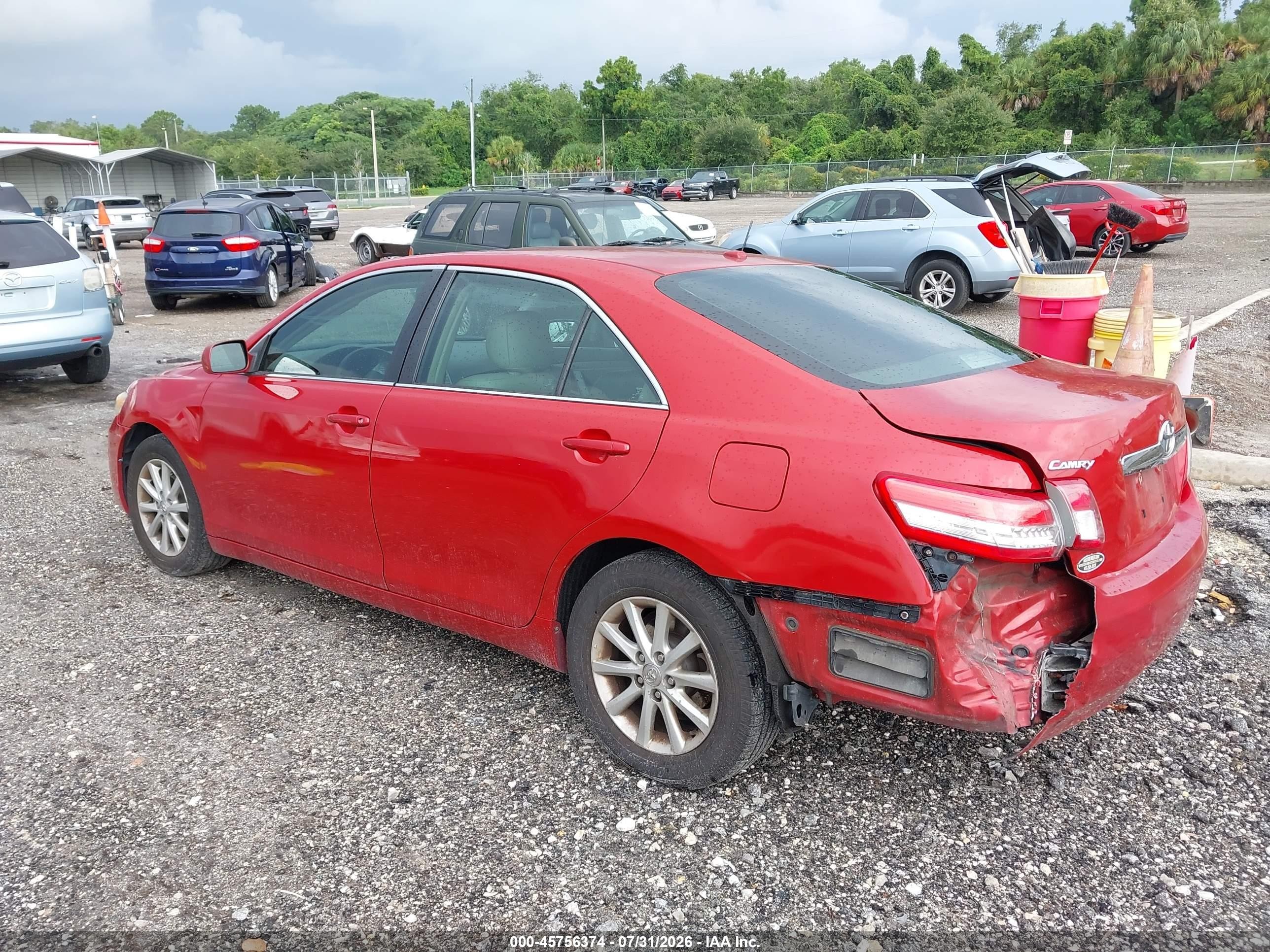2011 Toyota Camry Xle Red vin: 4T1BF3EK9BU697002
