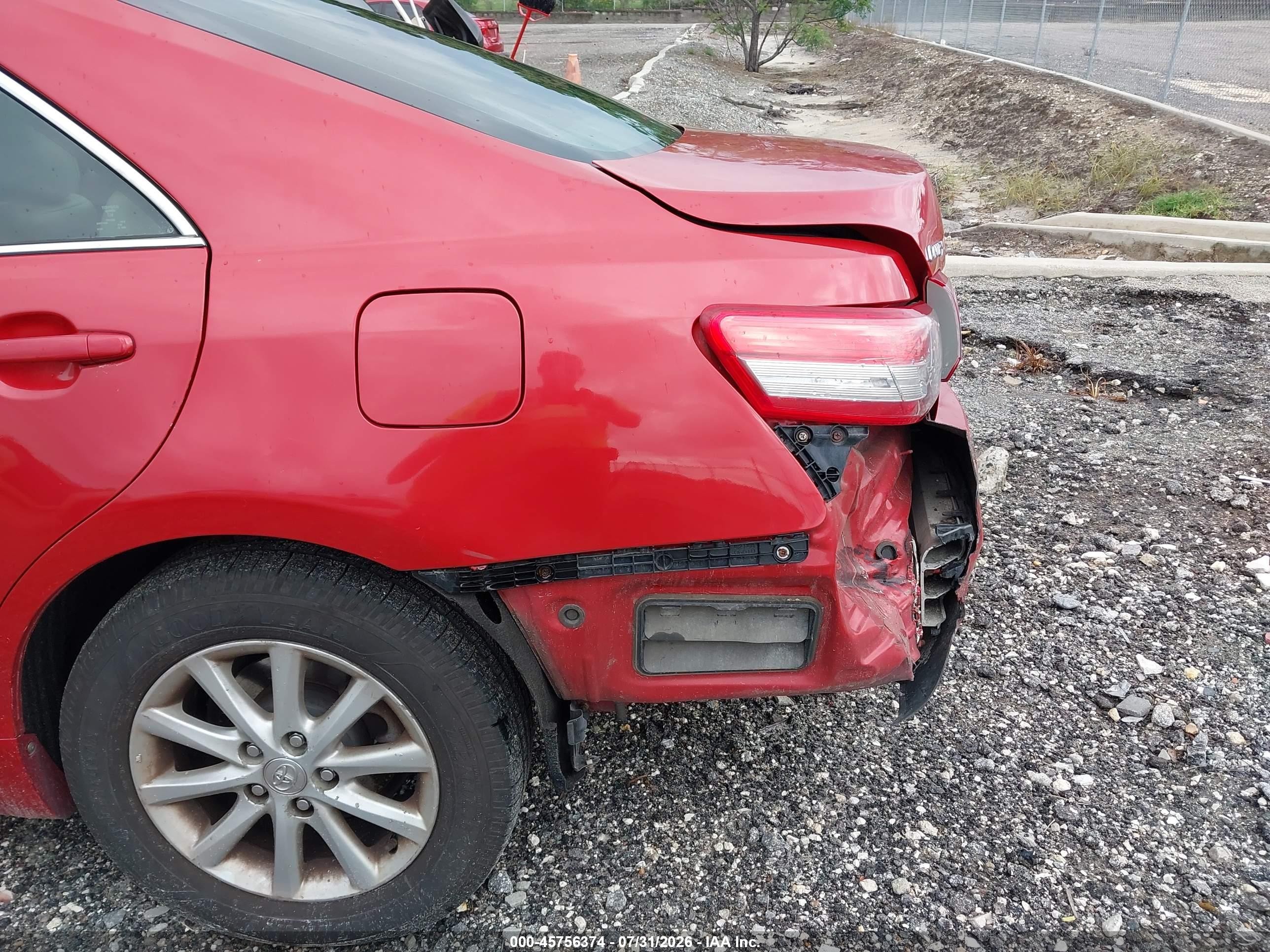 2011 Toyota Camry Xle Red vin: 4T1BF3EK9BU697002