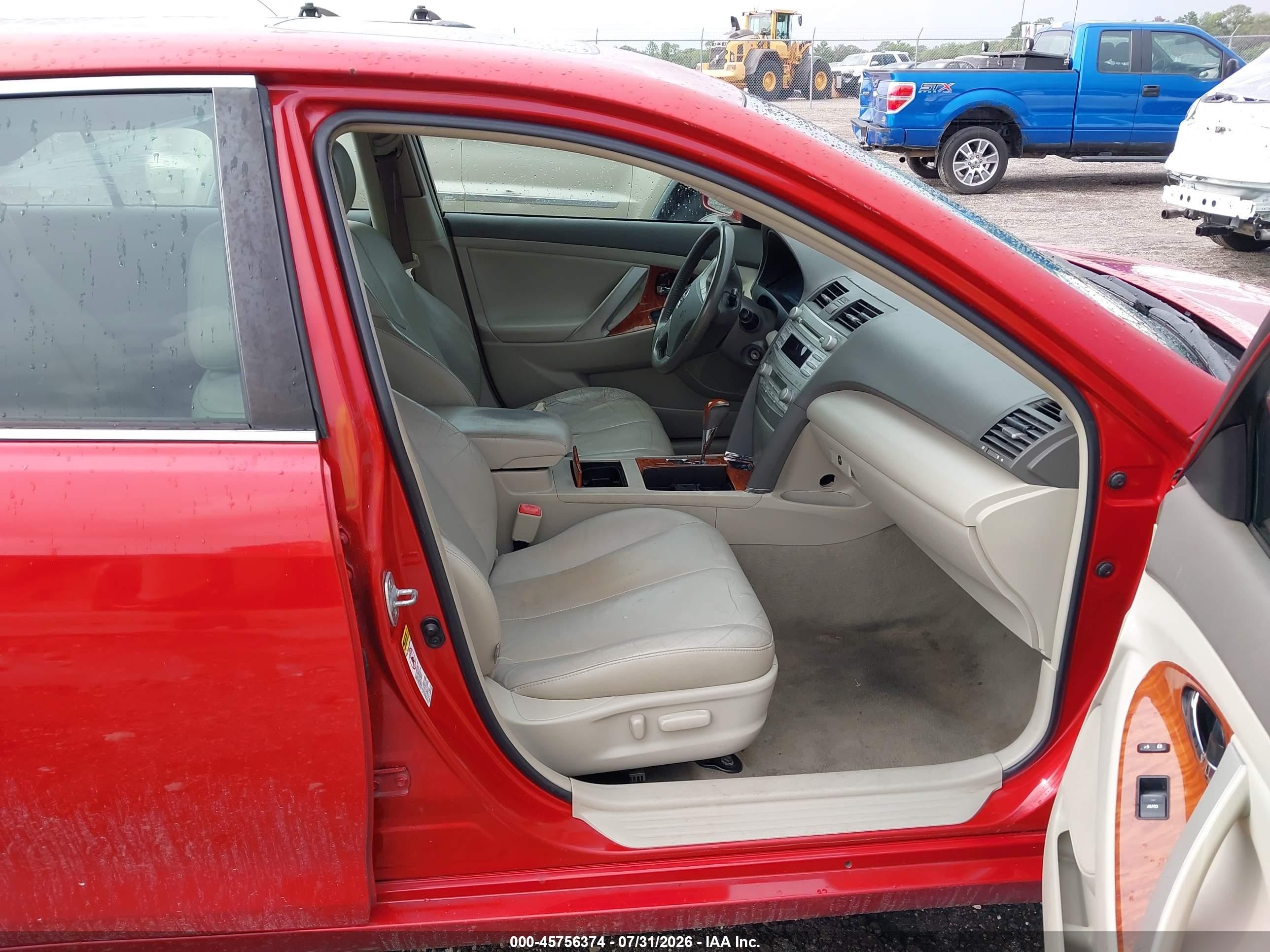 2011 Toyota Camry Xle Red vin: 4T1BF3EK9BU697002