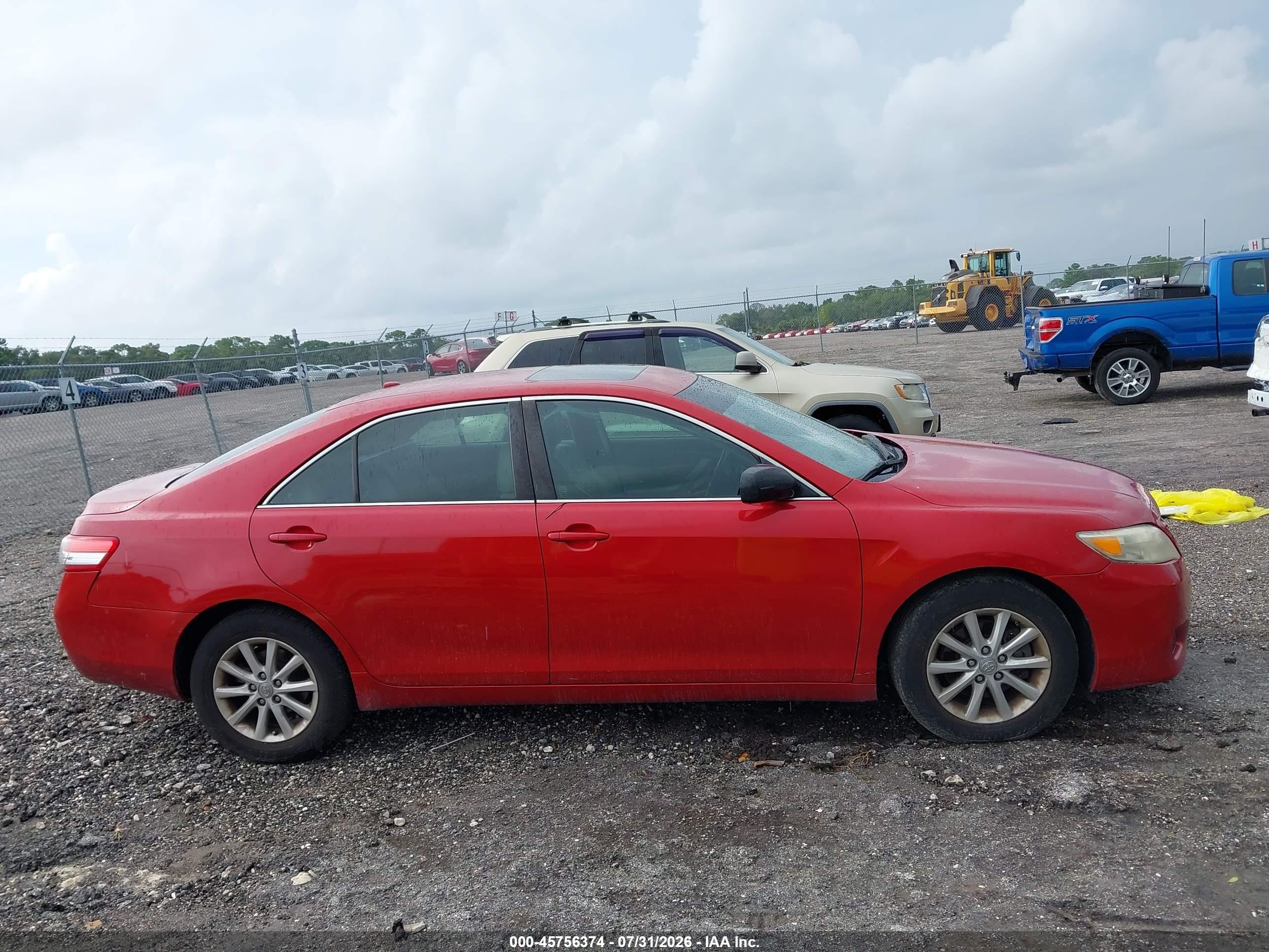 2011 Toyota Camry Xle Red vin: 4T1BF3EK9BU697002