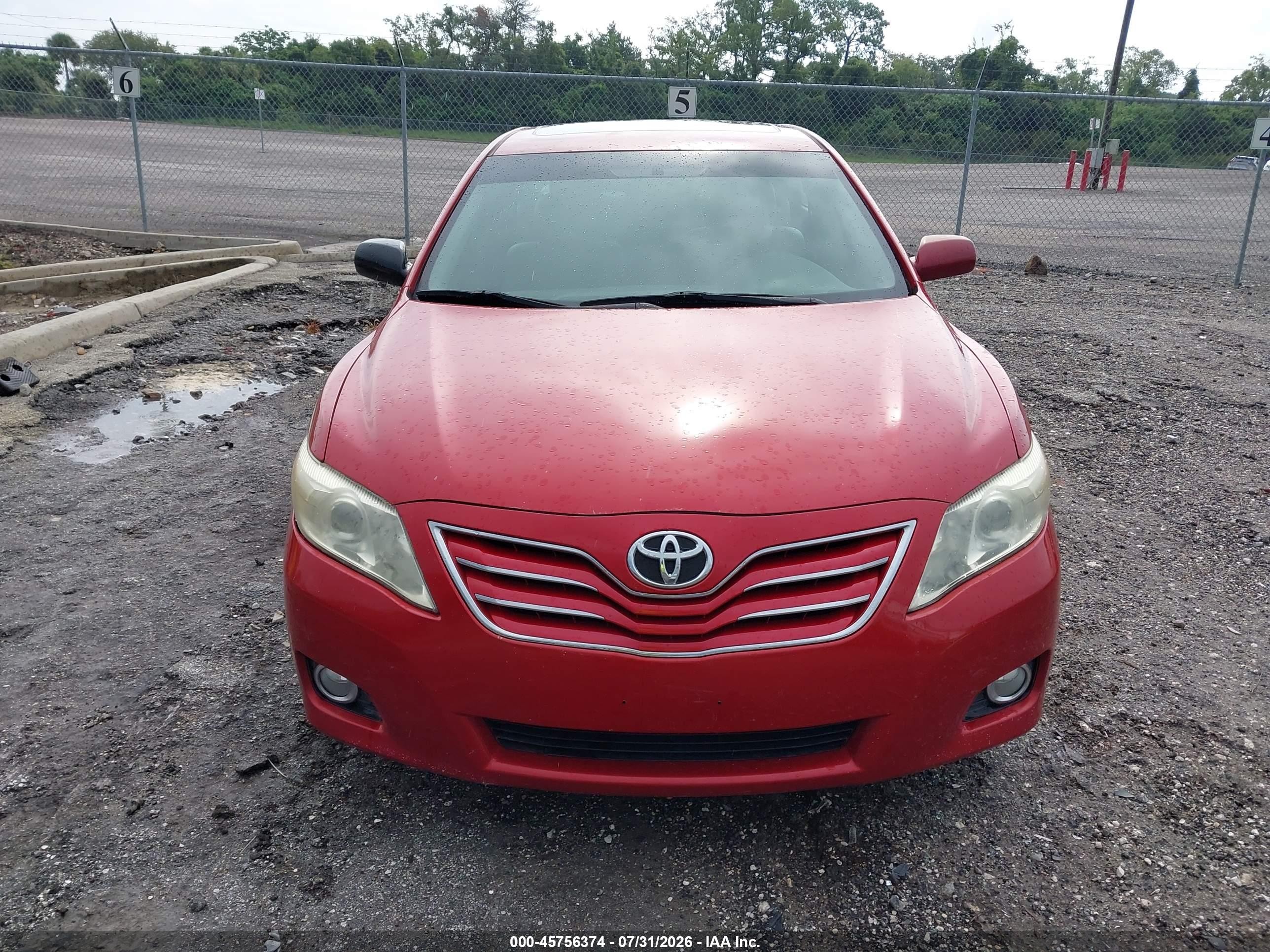 2011 Toyota Camry Xle Red vin: 4T1BF3EK9BU697002