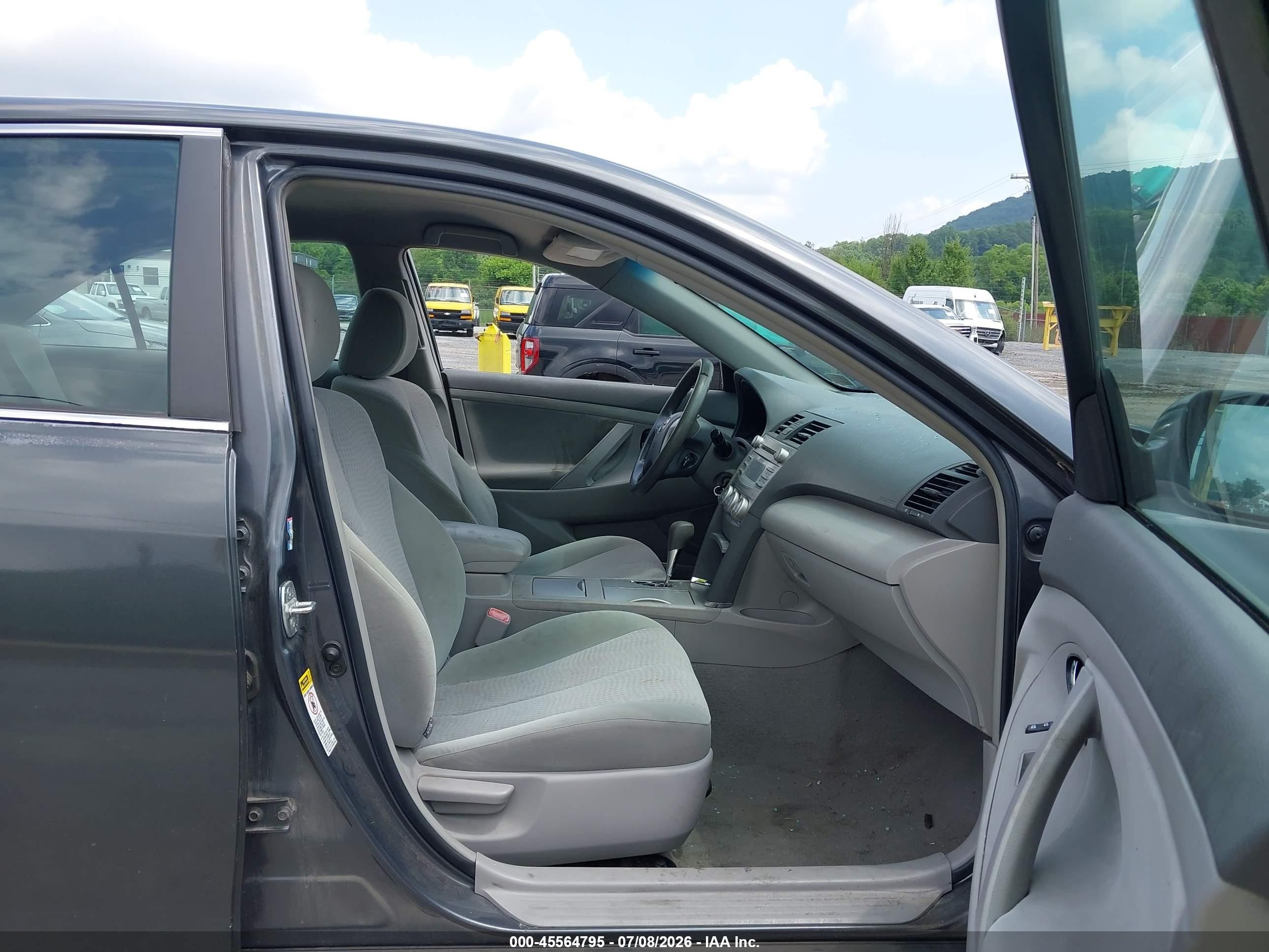 2011 Toyota Camry Le Серый vin: 4T1BF3EK9BU704367