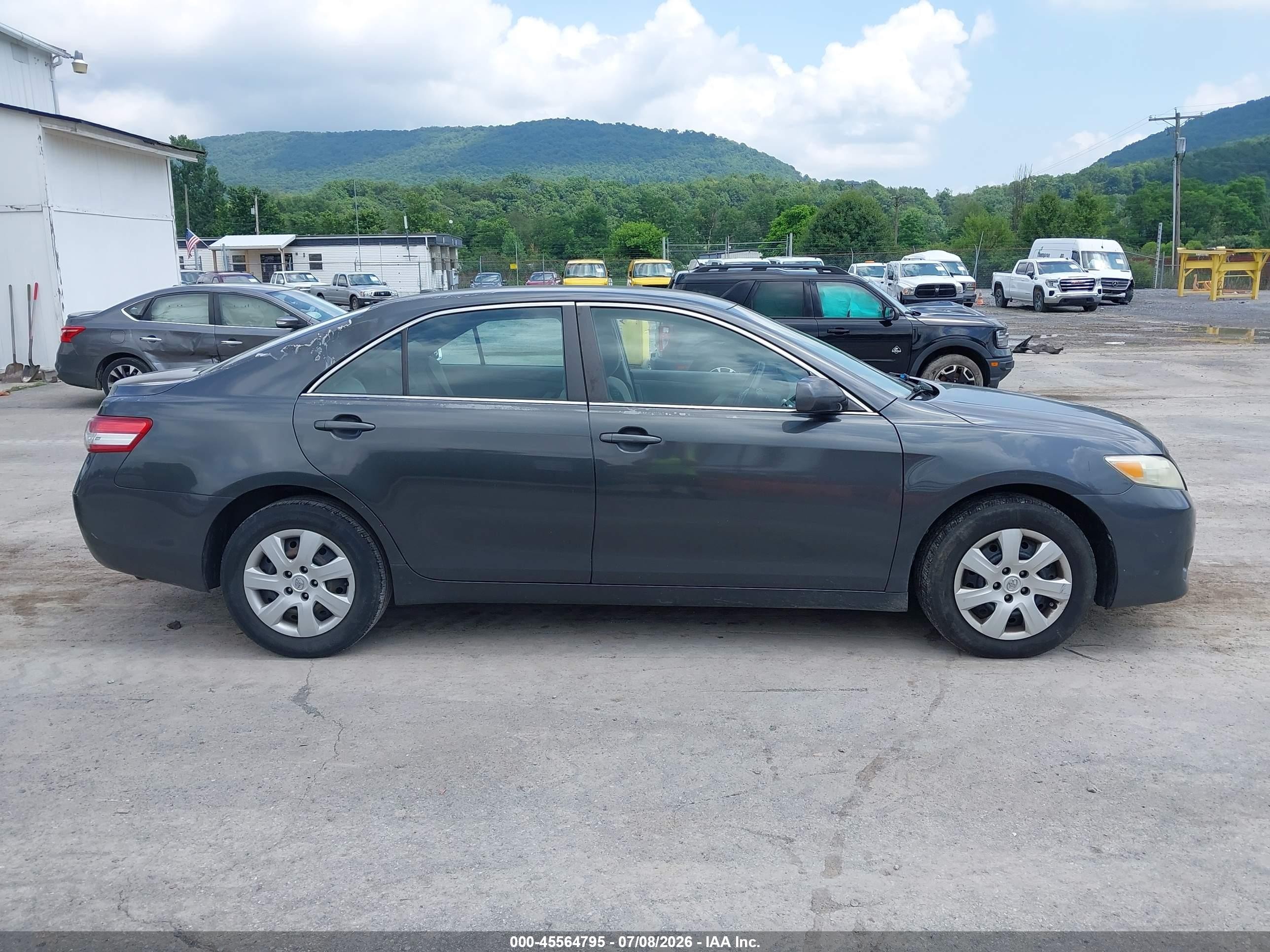 2011 Toyota Camry Le Серый vin: 4T1BF3EK9BU704367