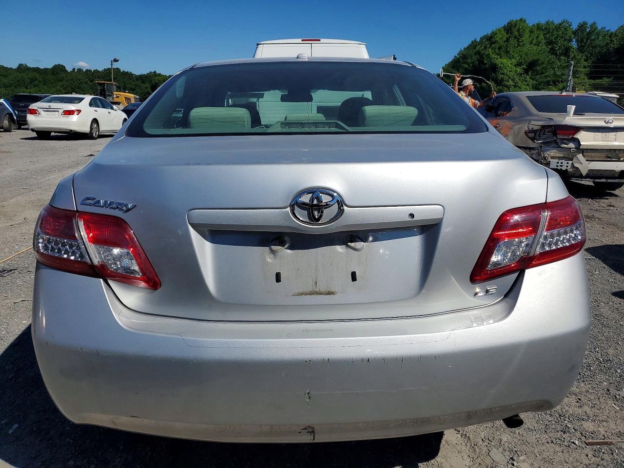 2011 Toyota Camry Le Silver vin: 4T1BF3EK9BU708161