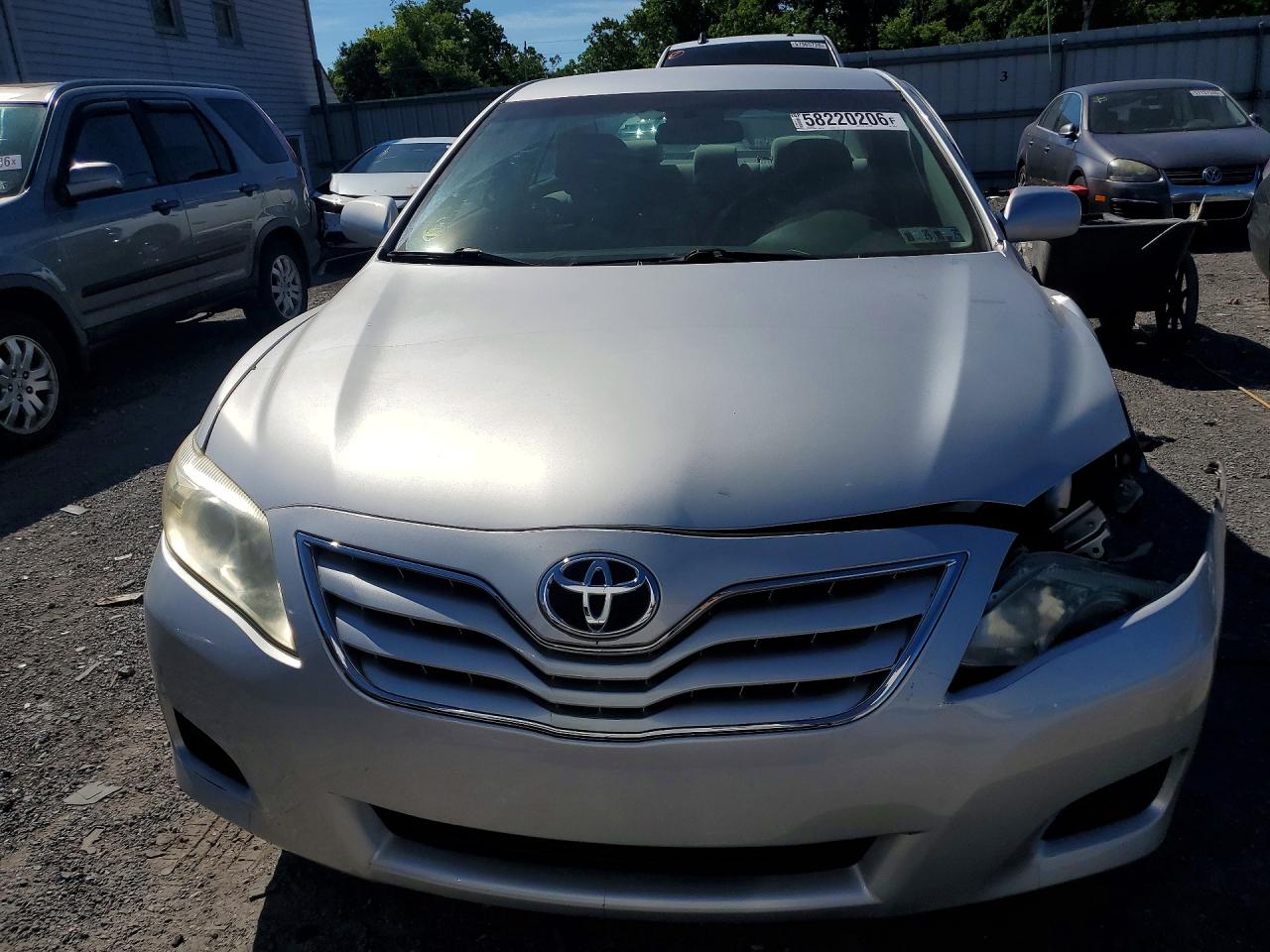 2011 Toyota Camry Le Silver vin: 4T1BF3EK9BU708161
