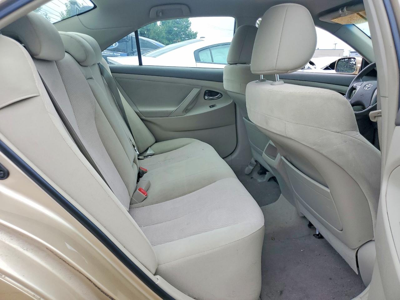 2011 Toyota Camry Le Gold vin: 4T1BF3EK9BU722187