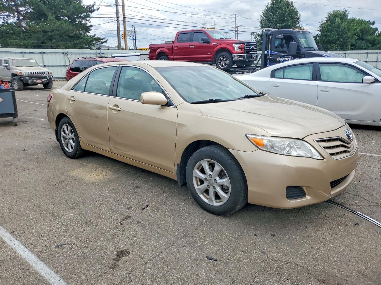 2011 Toyota Camry Le Gold vin: 4T1BF3EK9BU722187