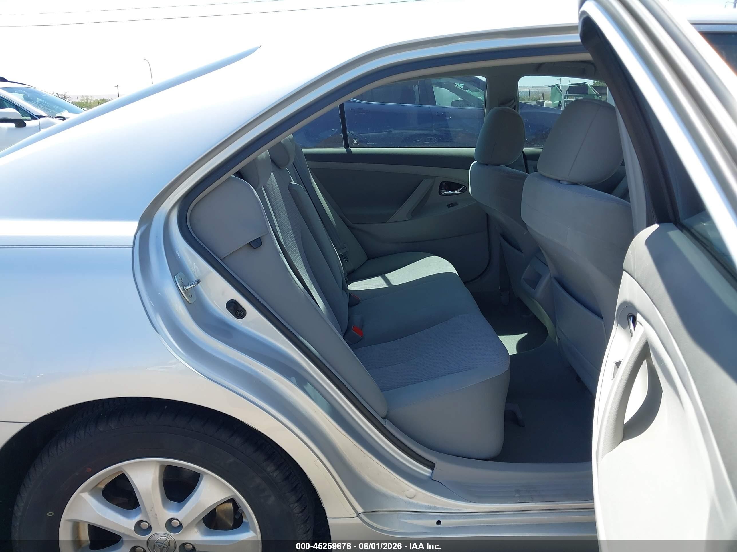 2011 Toyota Camry Le Silver vin: 4T1BF3EK9BU740303
