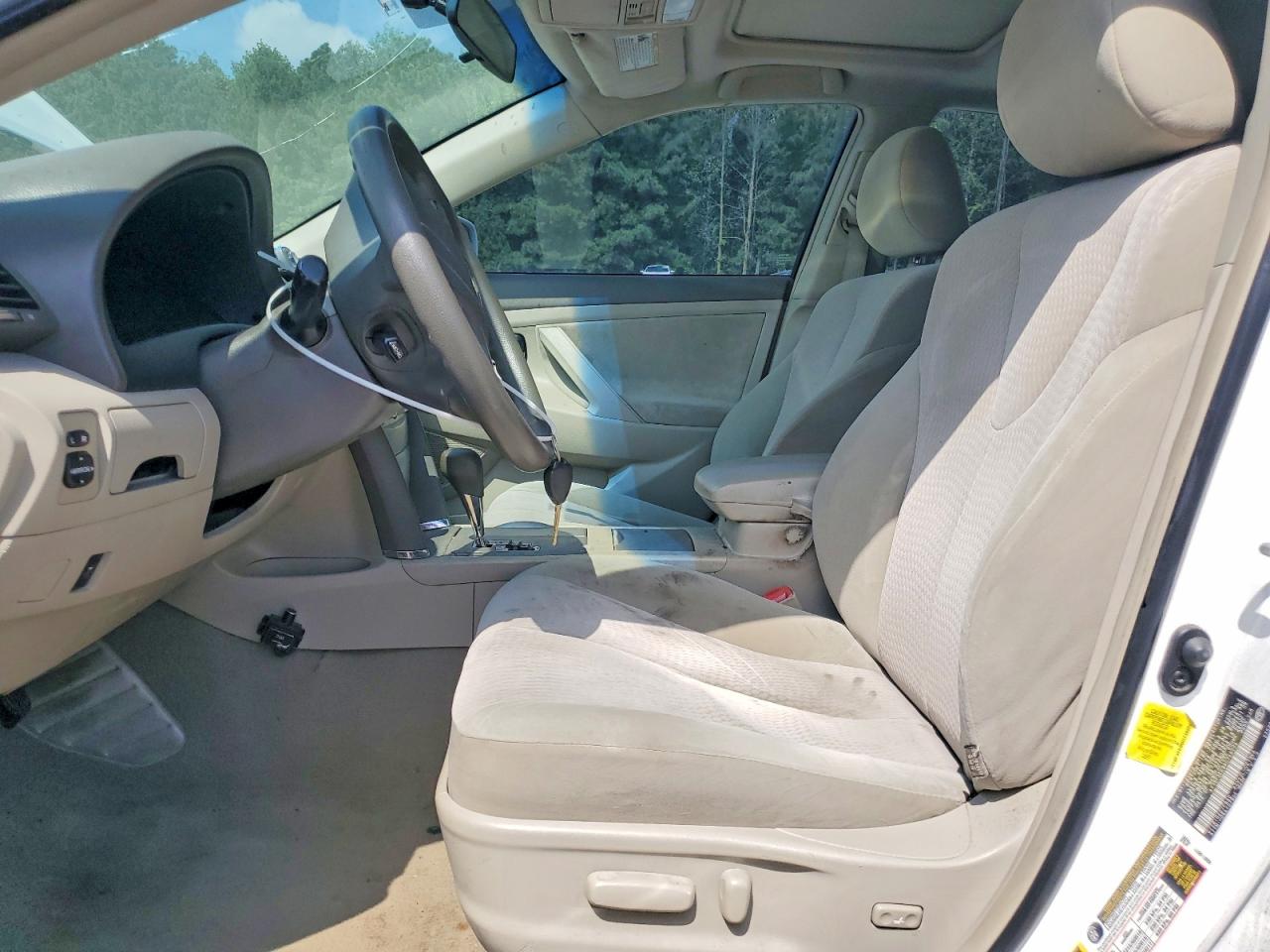 2011 Toyota Camry Le White vin: 4T1BF3EK9BU748269