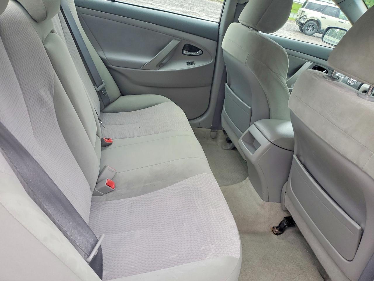 2010 Toyota Camry Le Gray vin: 4T1BF3EKXAU008762