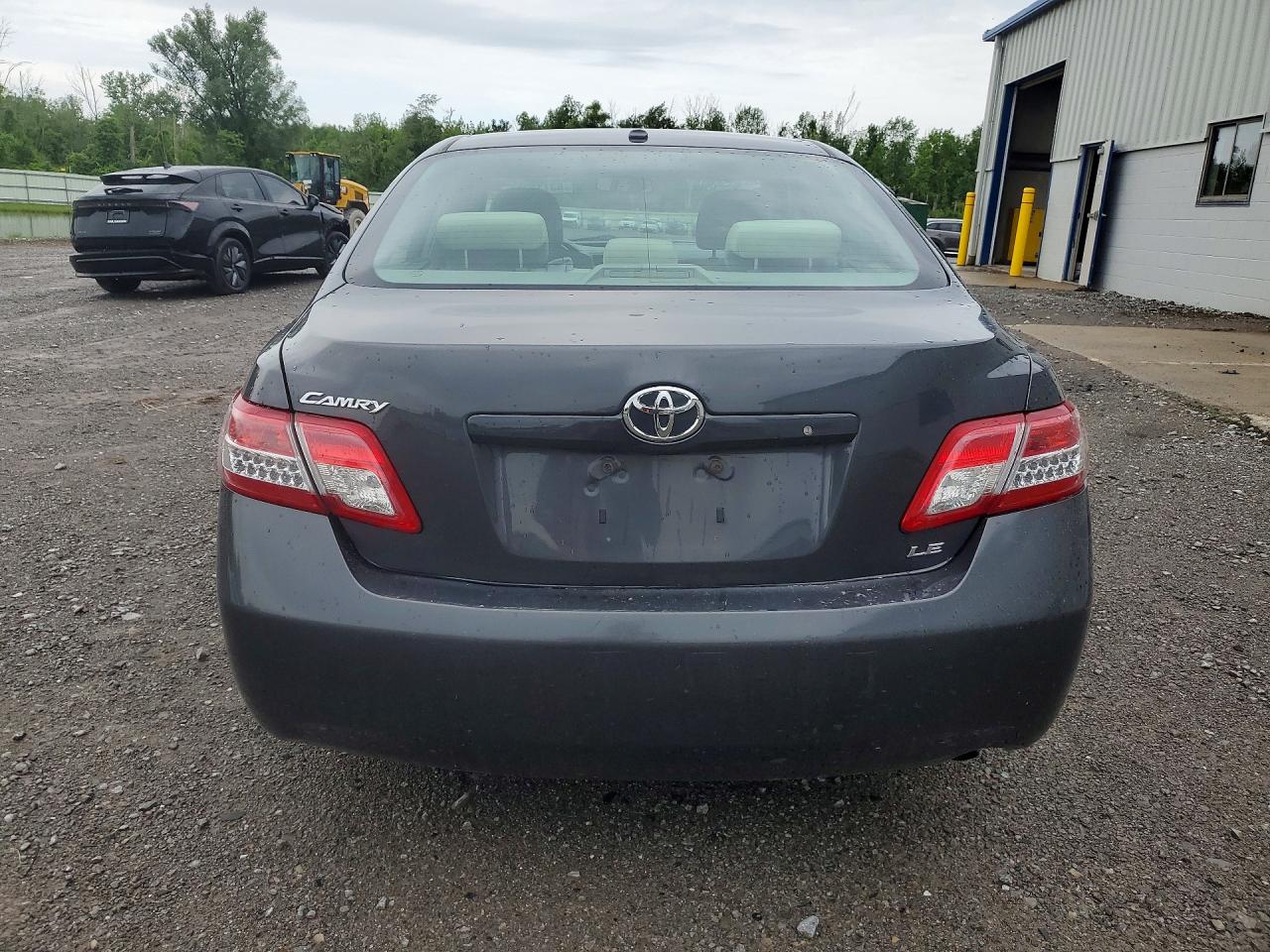 2010 Toyota Camry Le Gray vin: 4T1BF3EKXAU008762