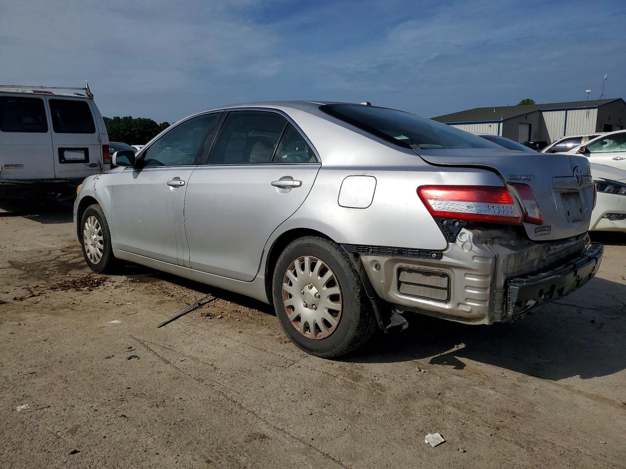 2010 Toyota Camry Le Серебряный vin: 4T1BF3EKXAU009510
