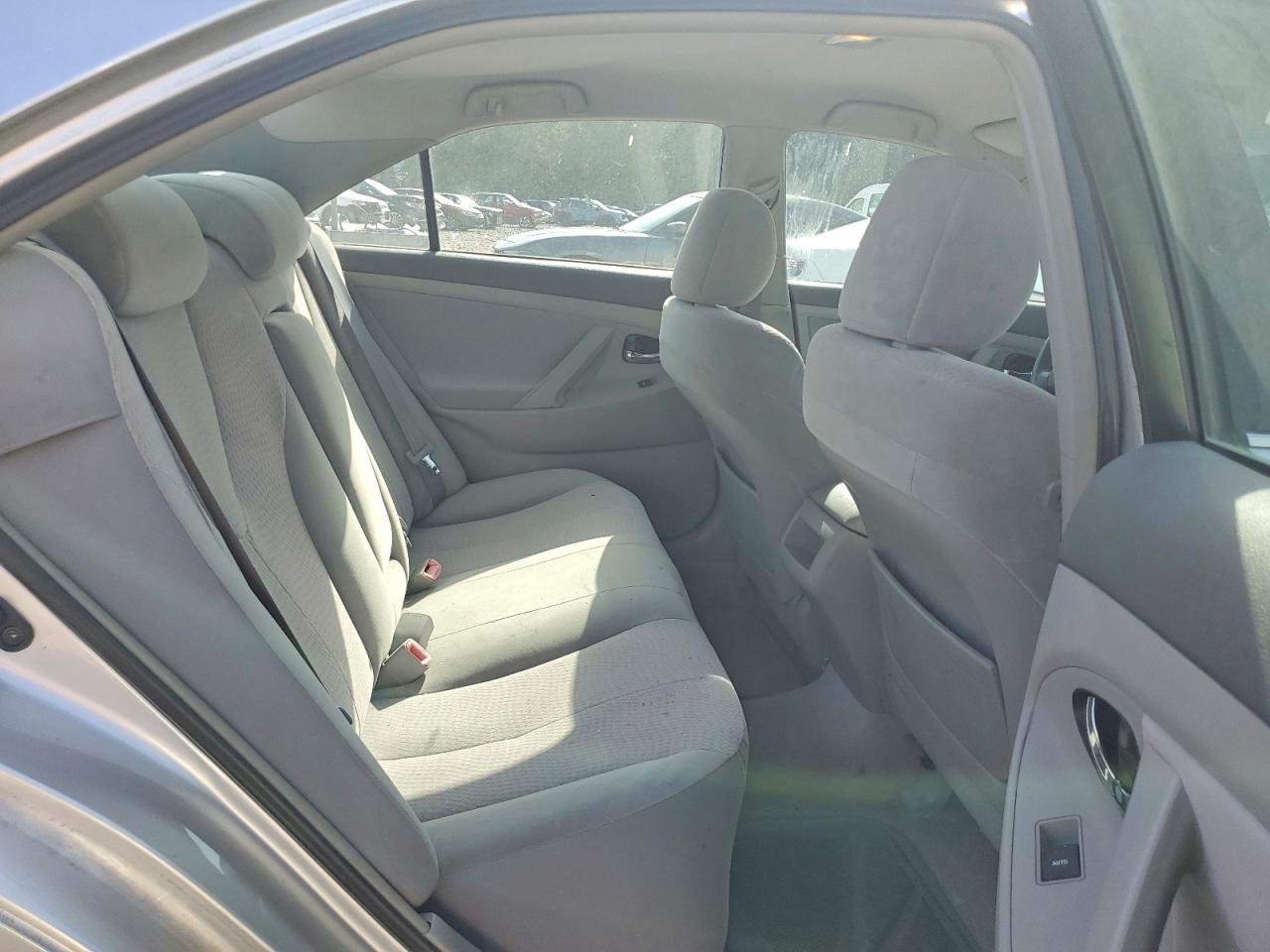 2010 Toyota Camry Le Серебряный vin: 4T1BF3EKXAU009510