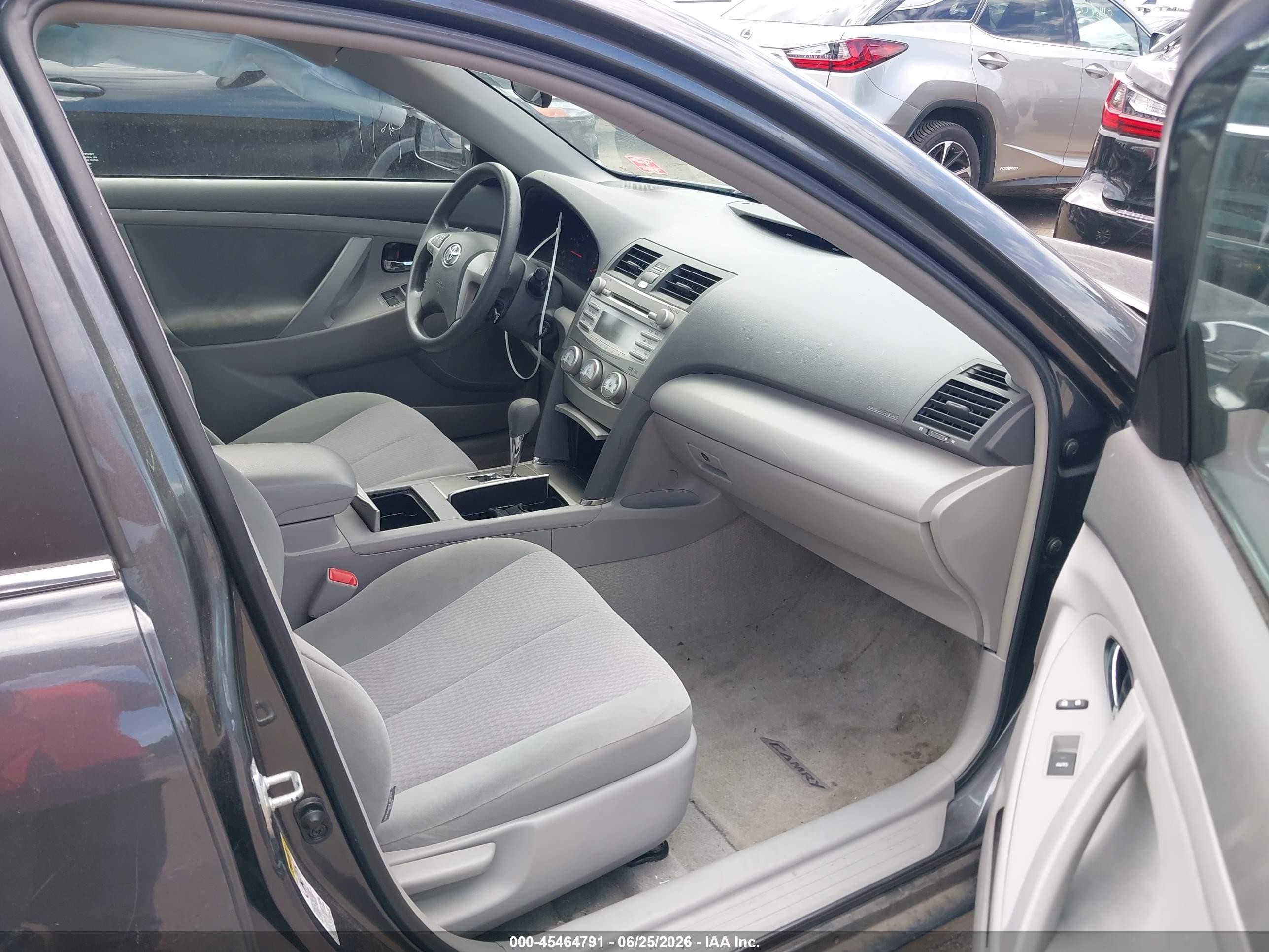 2010 Toyota Camry Le Gray vin: 4T1BF3EKXAU018563