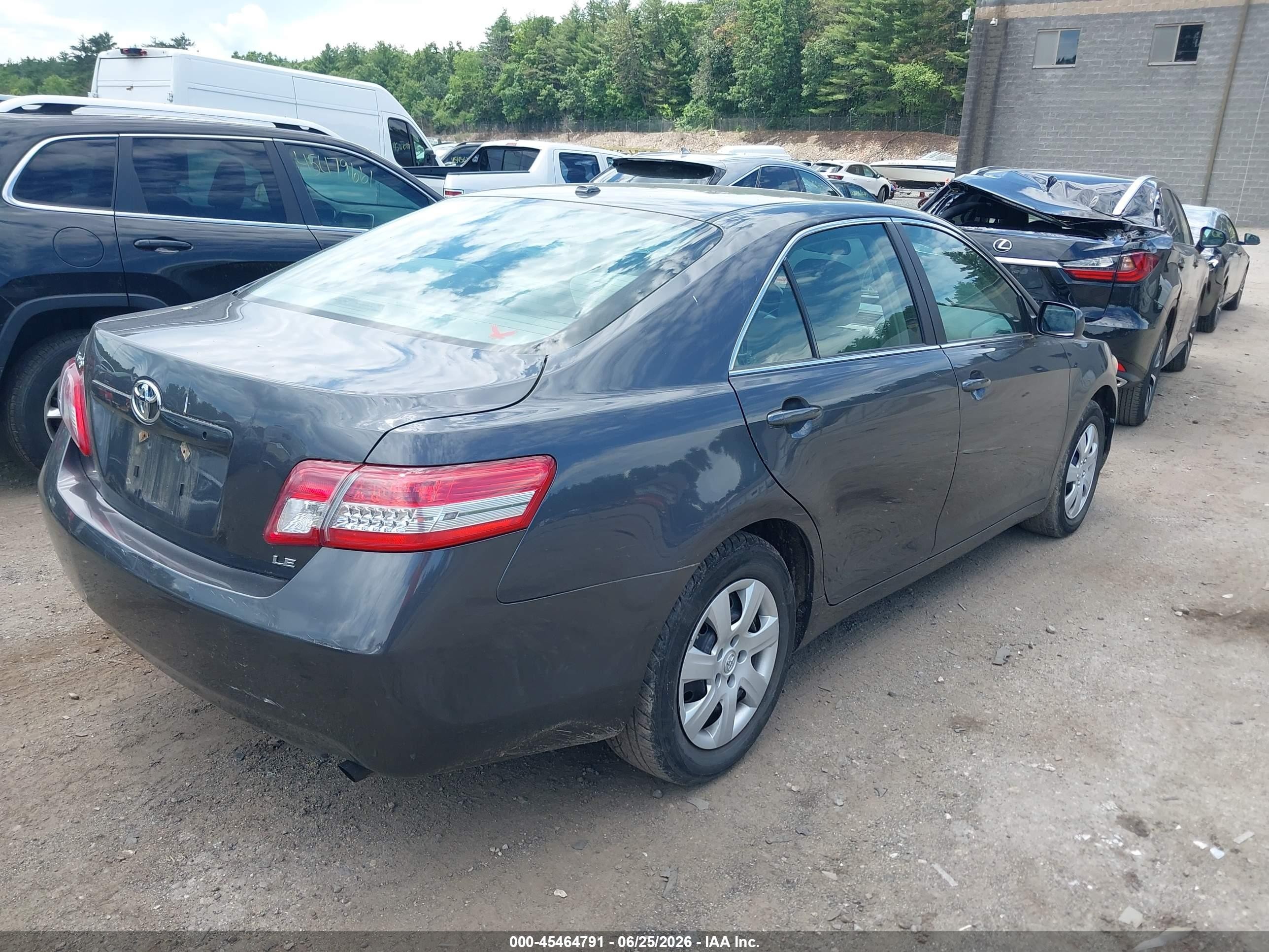 2010 Toyota Camry Le Gray vin: 4T1BF3EKXAU018563