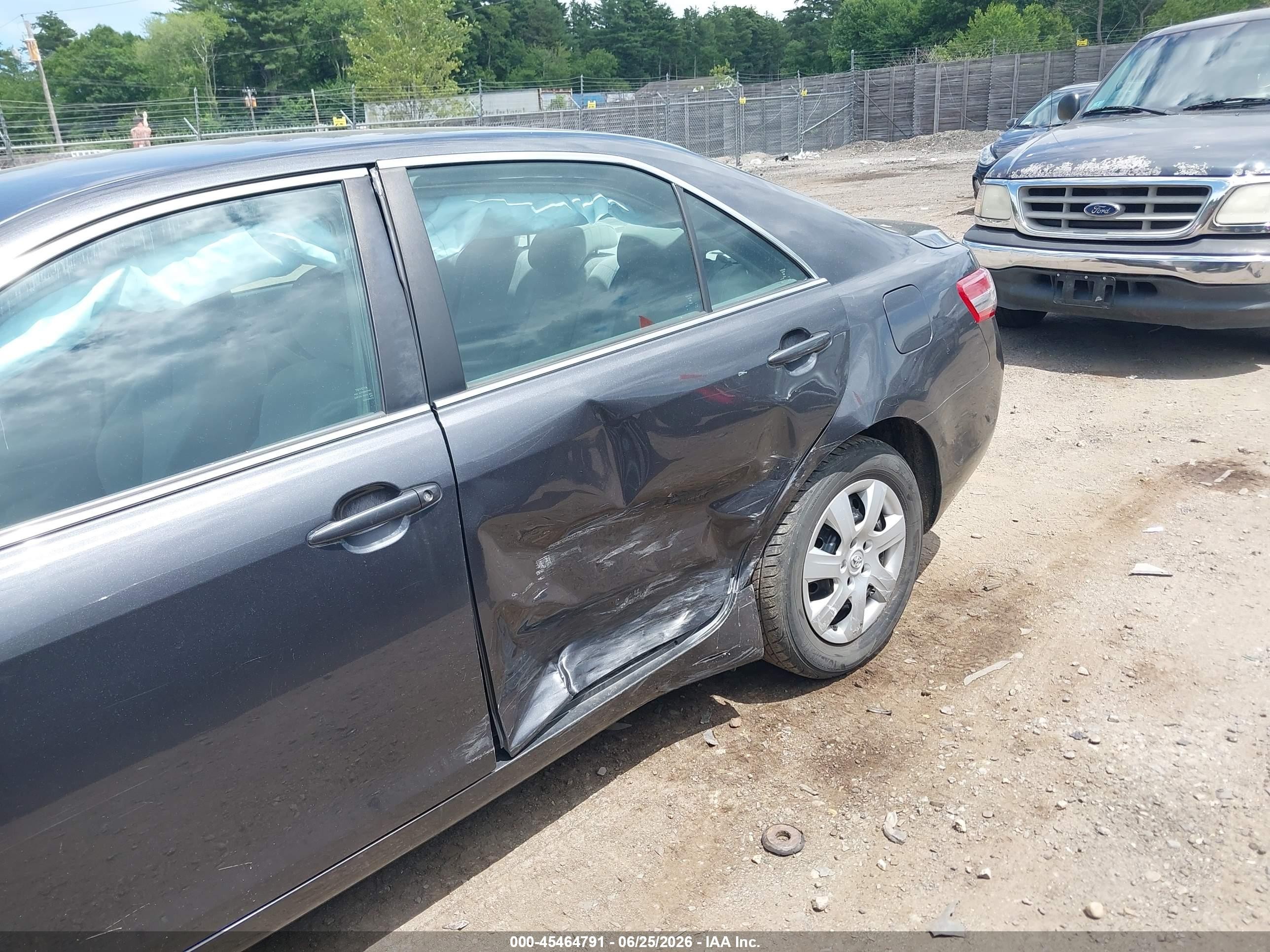 2010 Toyota Camry Le Gray vin: 4T1BF3EKXAU018563