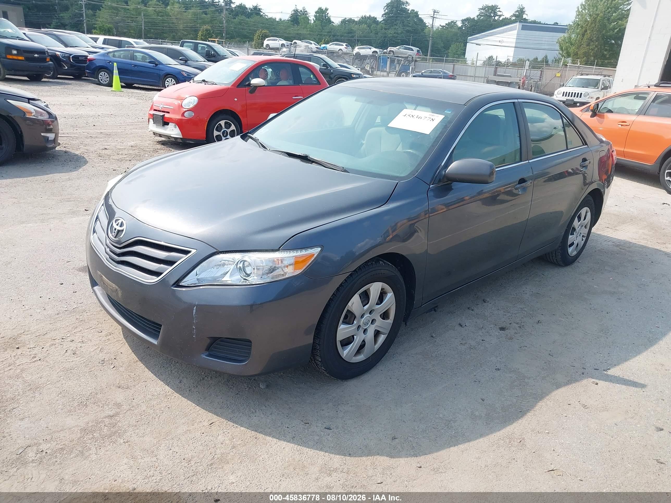 2010 Toyota Camry Le Gray vin: 4T1BF3EKXAU019647