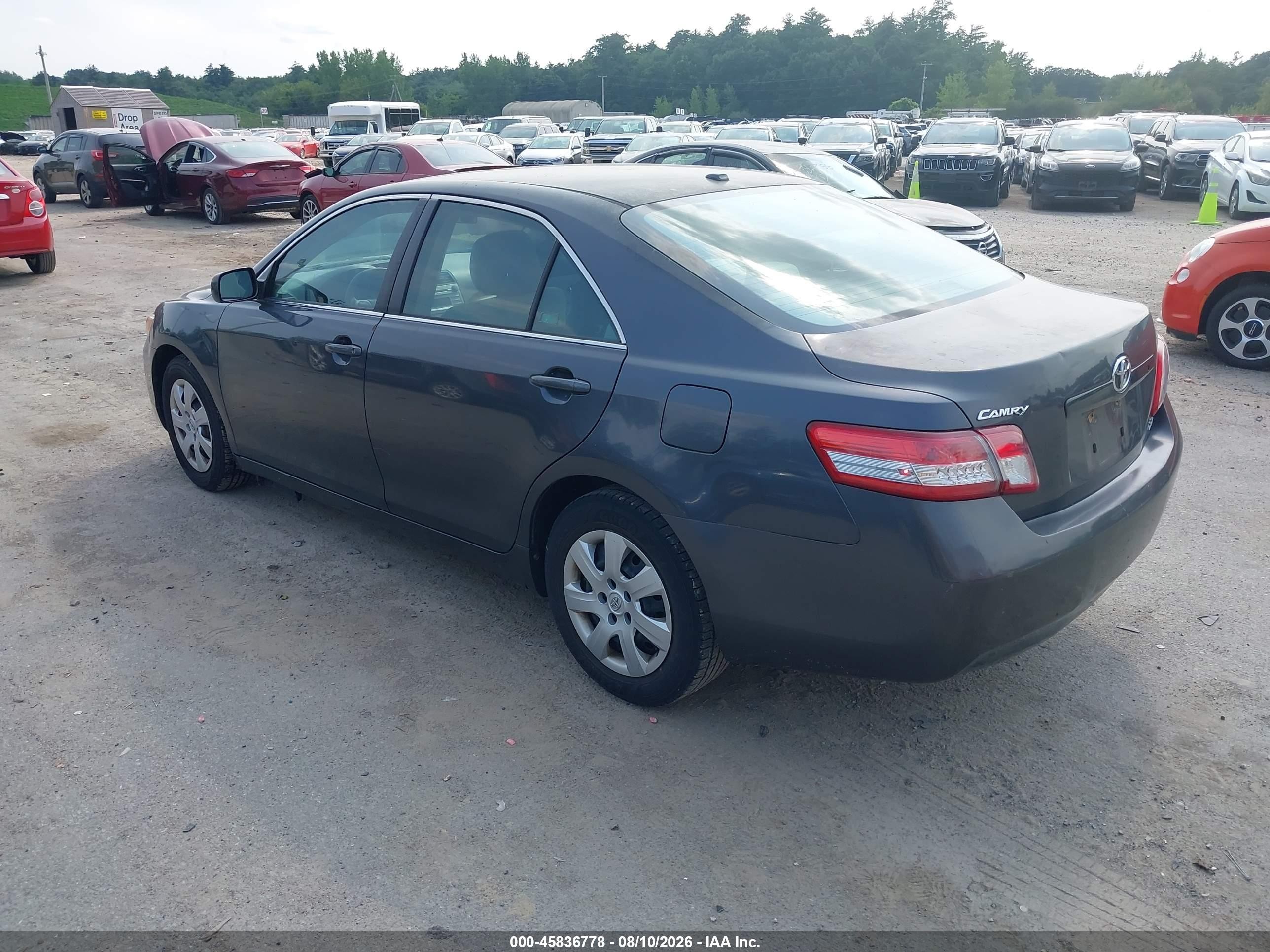 2010 Toyota Camry Le Gray vin: 4T1BF3EKXAU019647