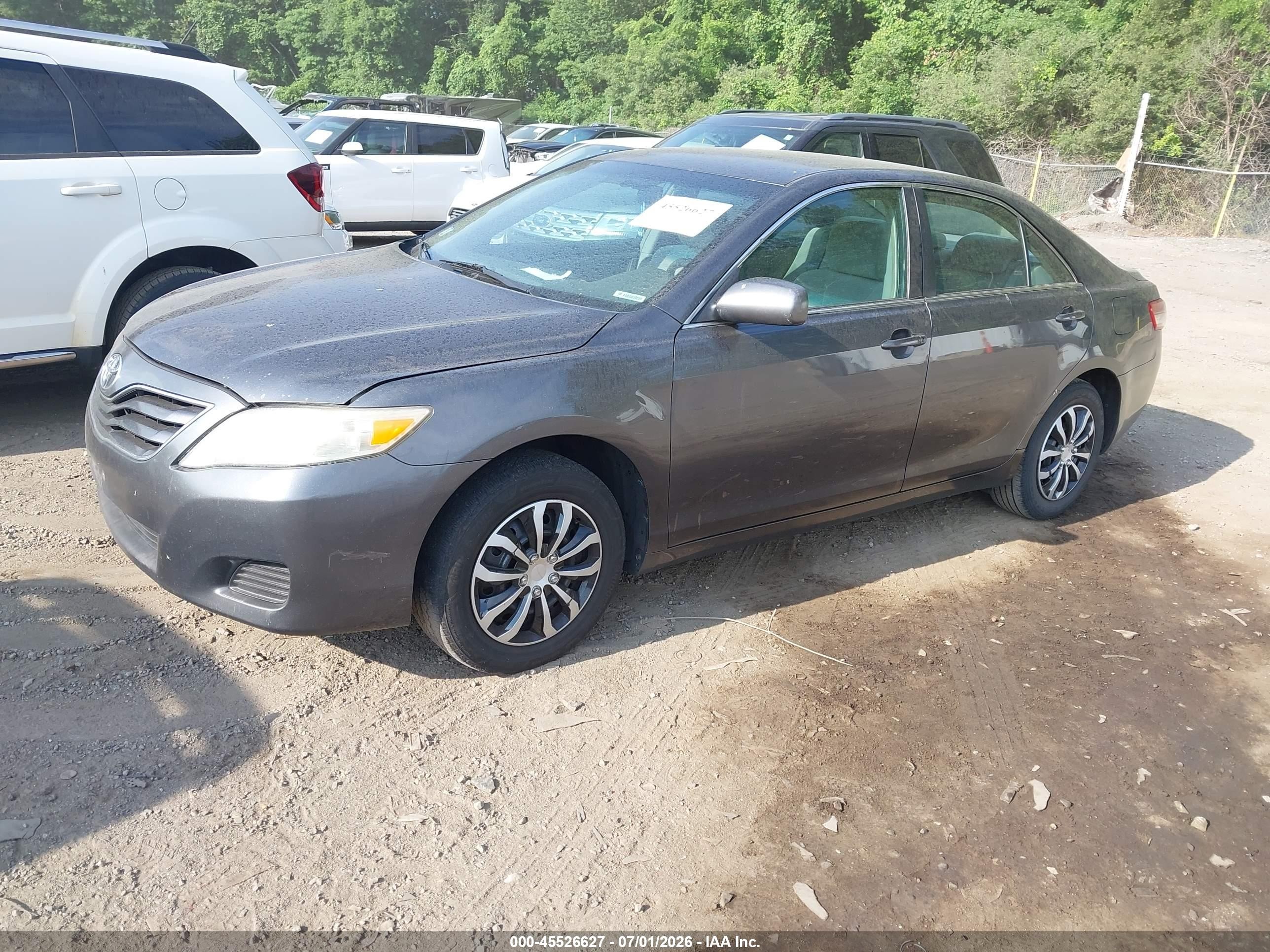 2010 Toyota Camry Le Gray vin: 4T1BF3EKXAU028848