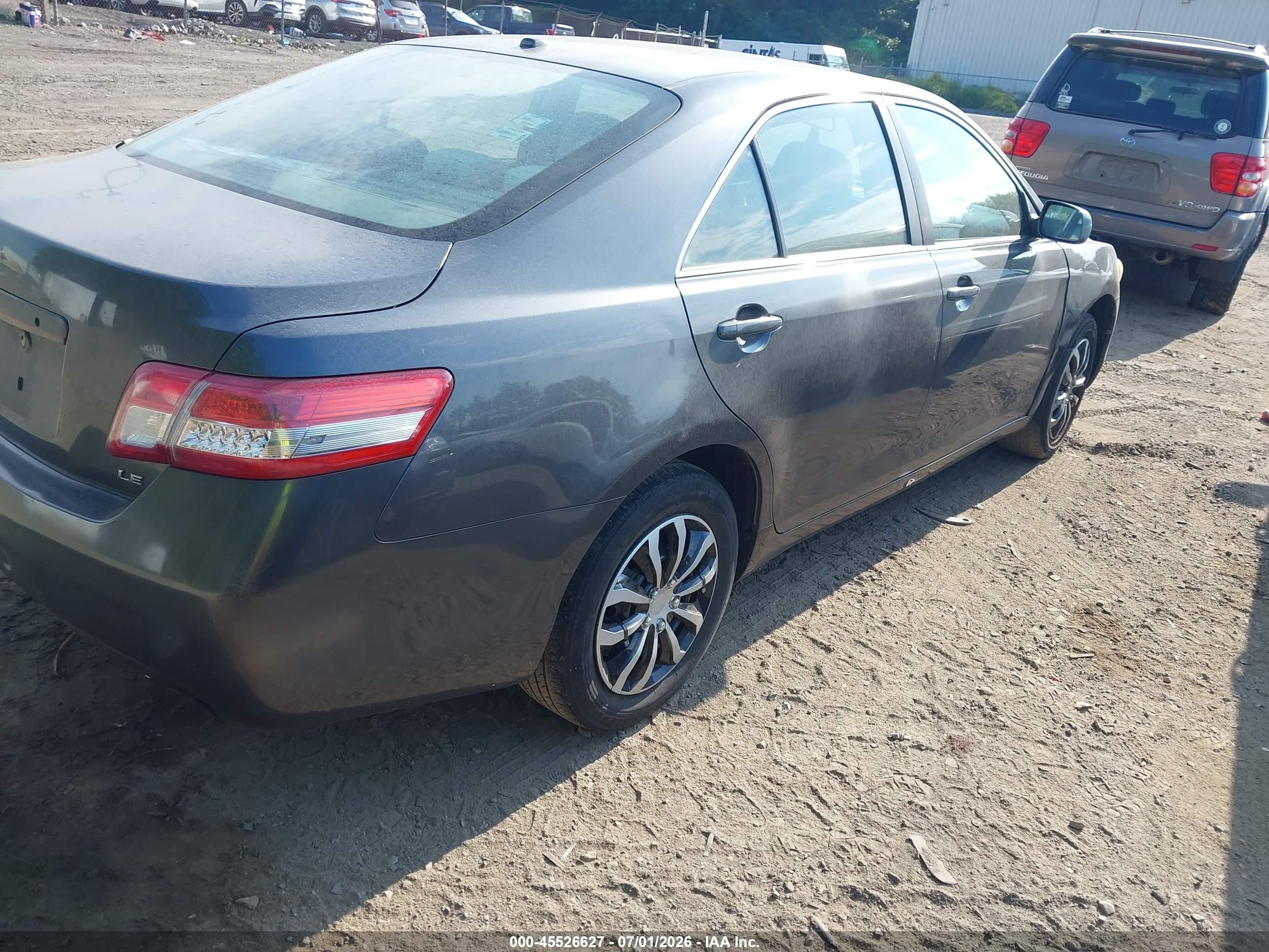 2010 Toyota Camry Le Gray vin: 4T1BF3EKXAU028848