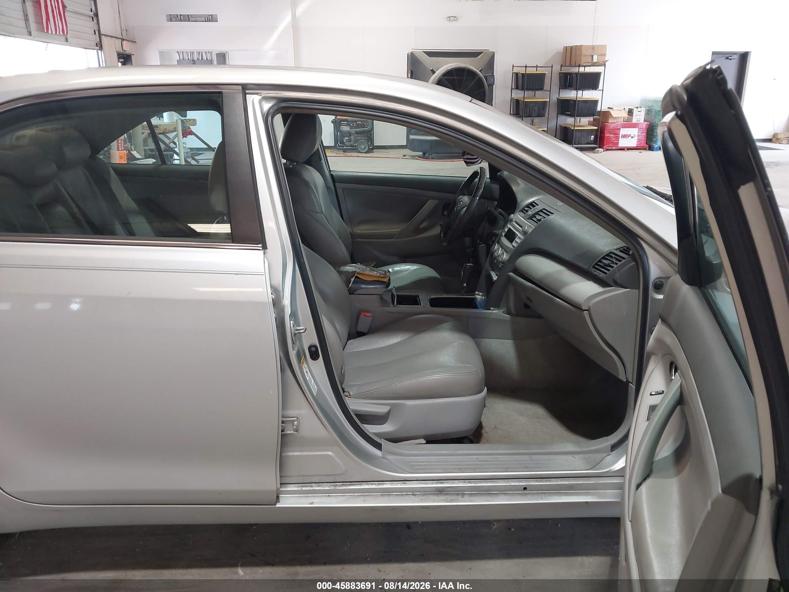 2010 Toyota Camry Le Silver vin: 4T1BF3EKXAU047951