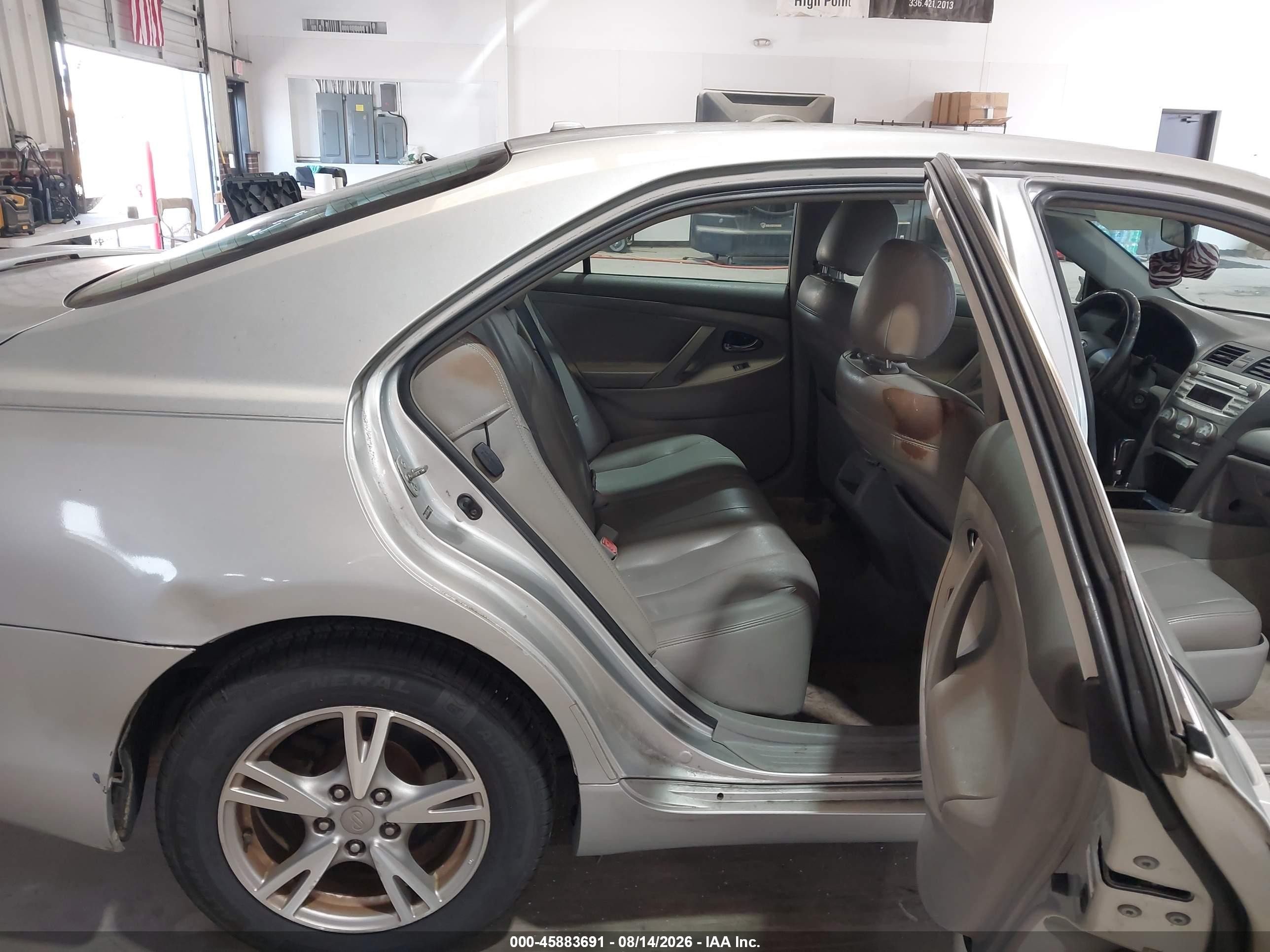 2010 Toyota Camry Le Silver vin: 4T1BF3EKXAU047951