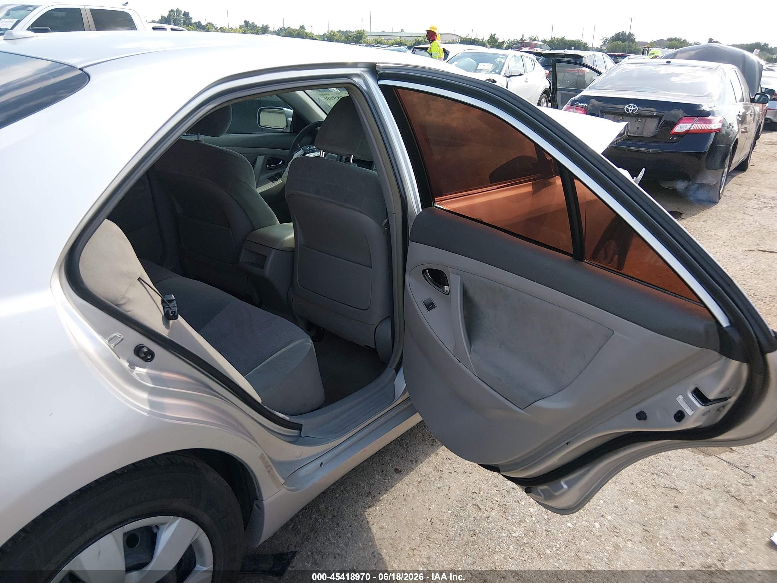 2010 Toyota Camry Le Silver vin: 4T1BF3EKXAU054365
