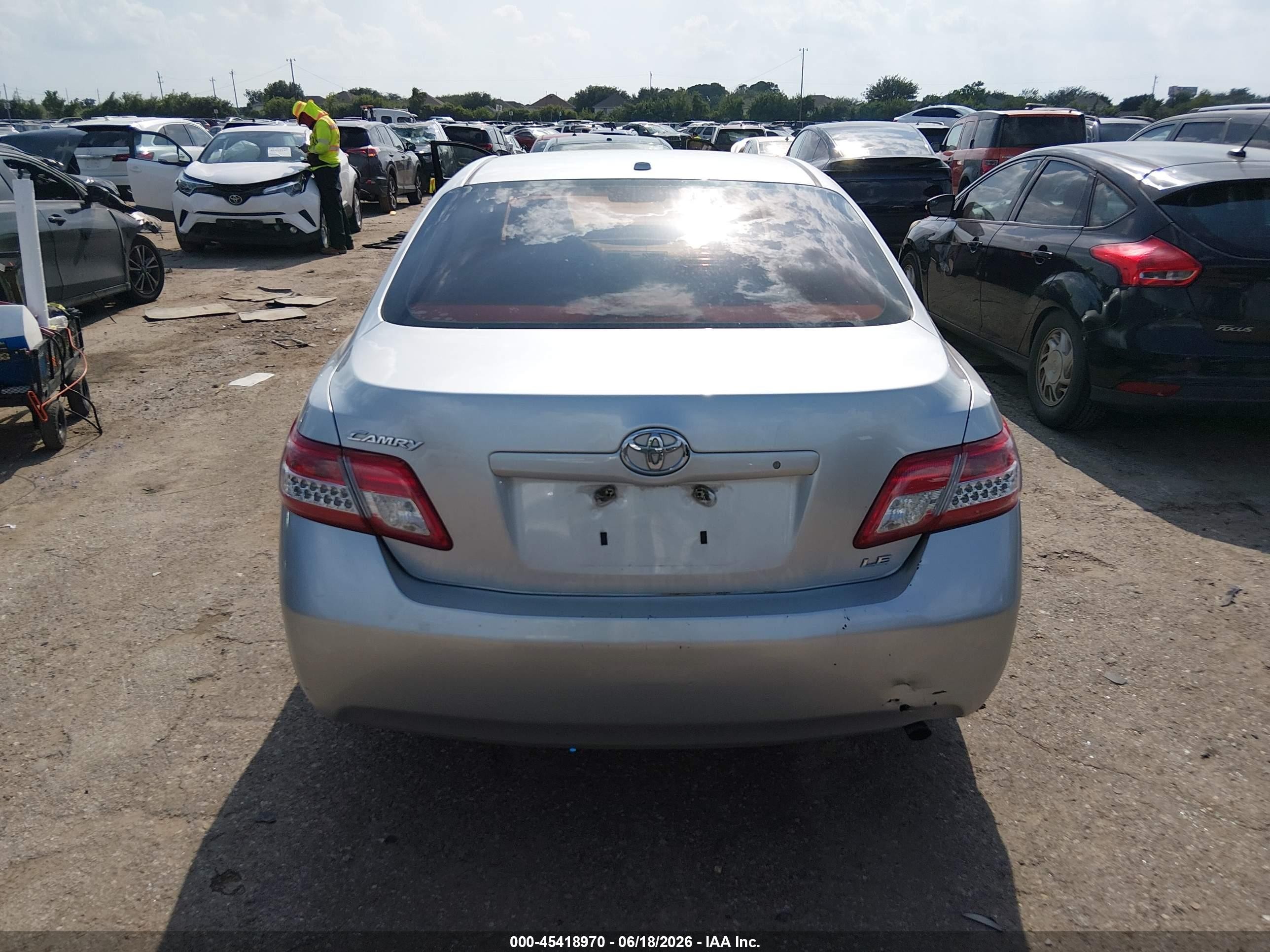 2010 Toyota Camry Le Silver vin: 4T1BF3EKXAU054365
