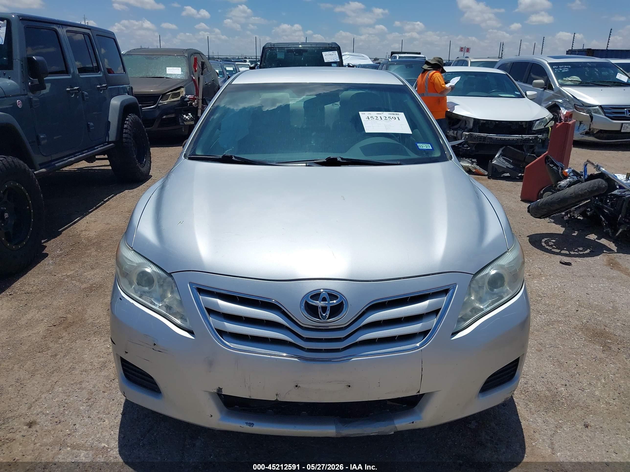2010 Toyota Camry Le Silver vin: 4T1BF3EKXAU061719