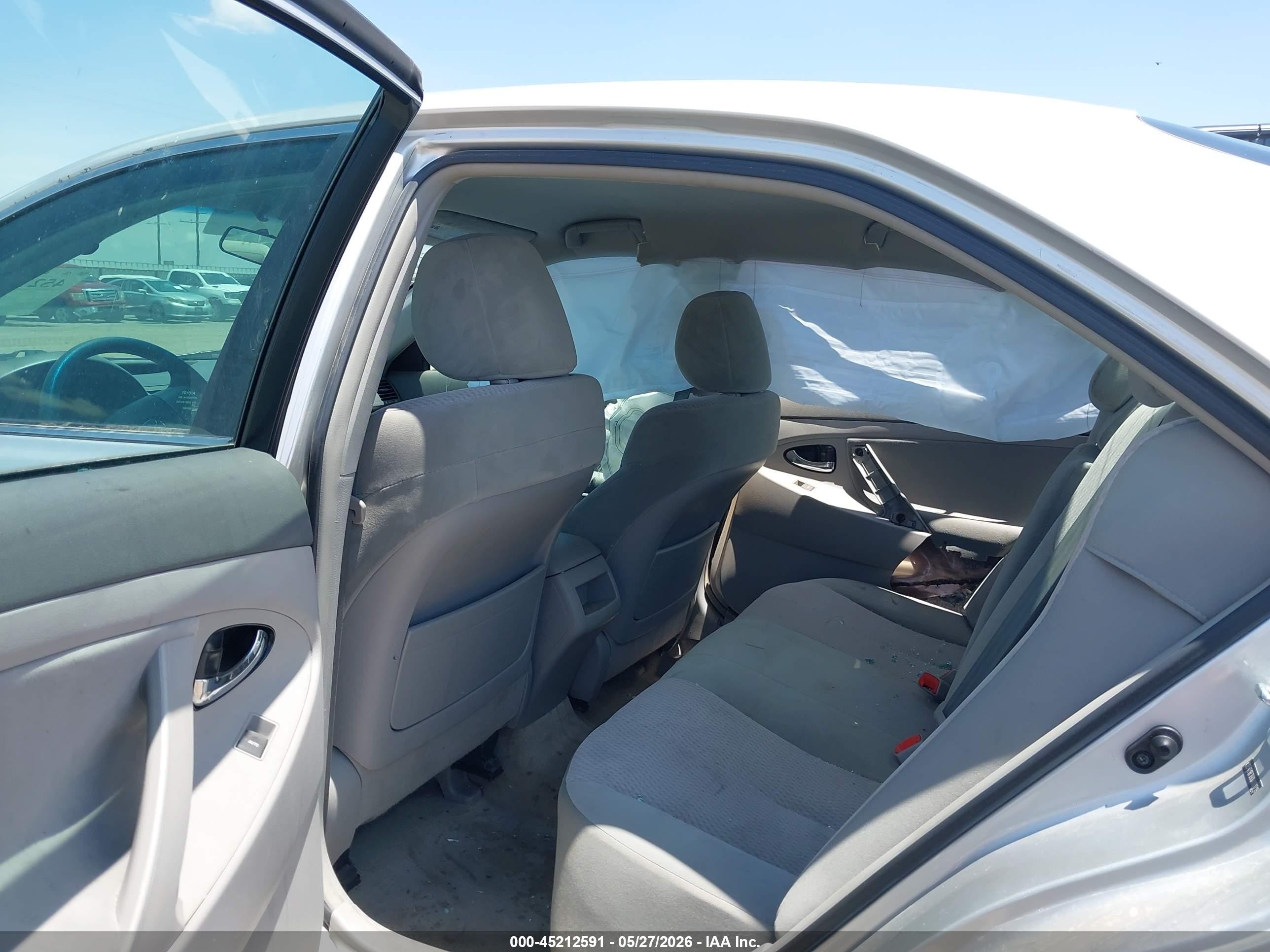 2010 Toyota Camry Le Silver vin: 4T1BF3EKXAU061719