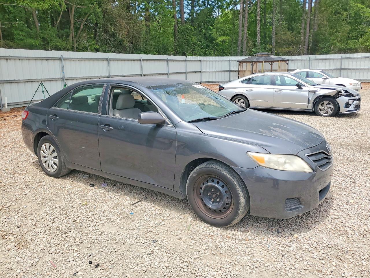 2010 Toyota Camry Le Gray vin: 4T1BF3EKXAU077774