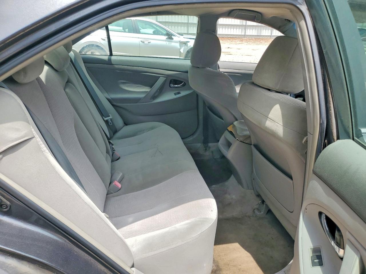 2010 Toyota Camry Le Gray vin: 4T1BF3EKXAU077774