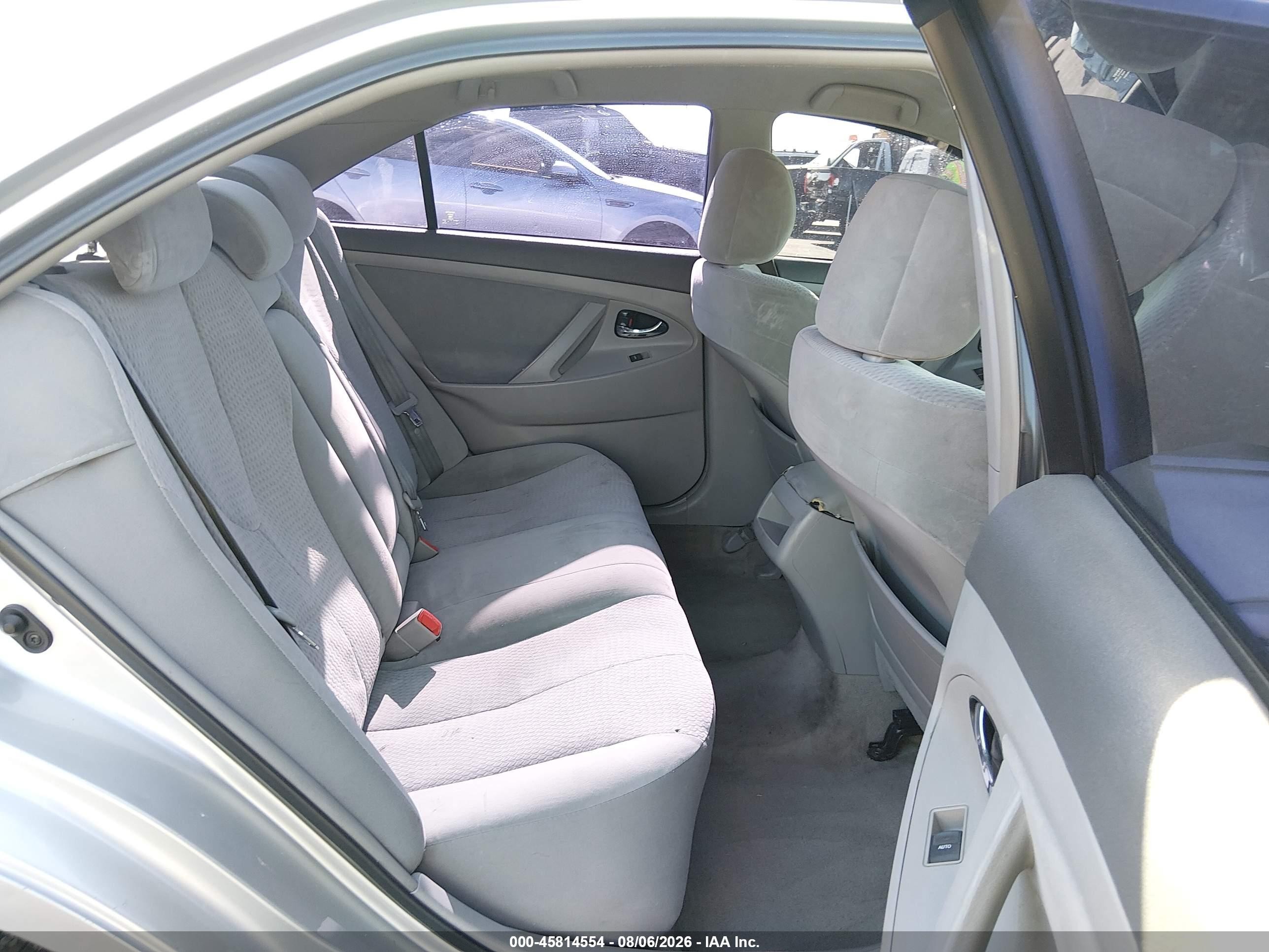 2010 Toyota Camry Le Silver vin: 4T1BF3EKXAU085499