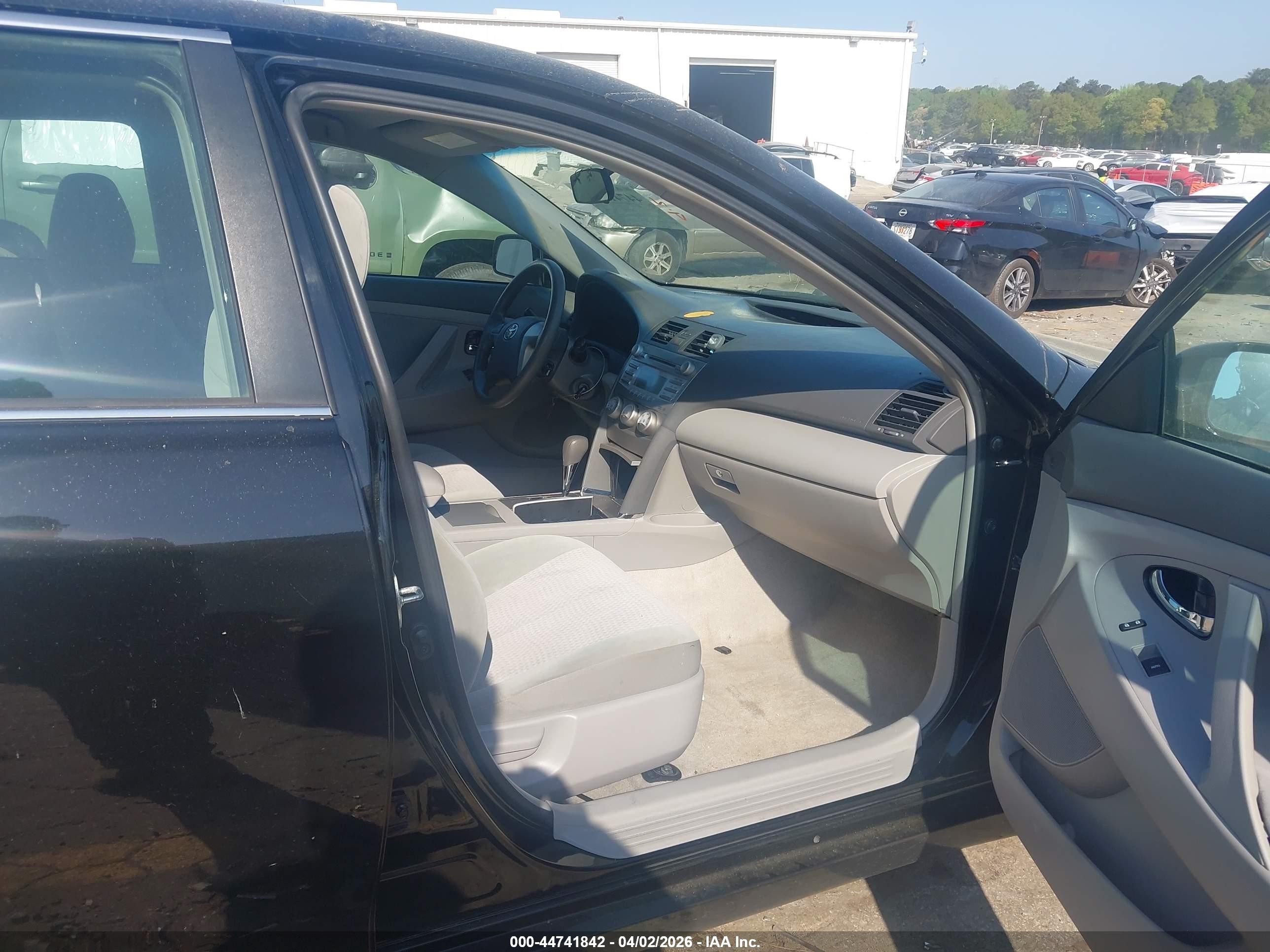 2010 Toyota Camry Le Black vin: 4T1BF3EKXAU113902