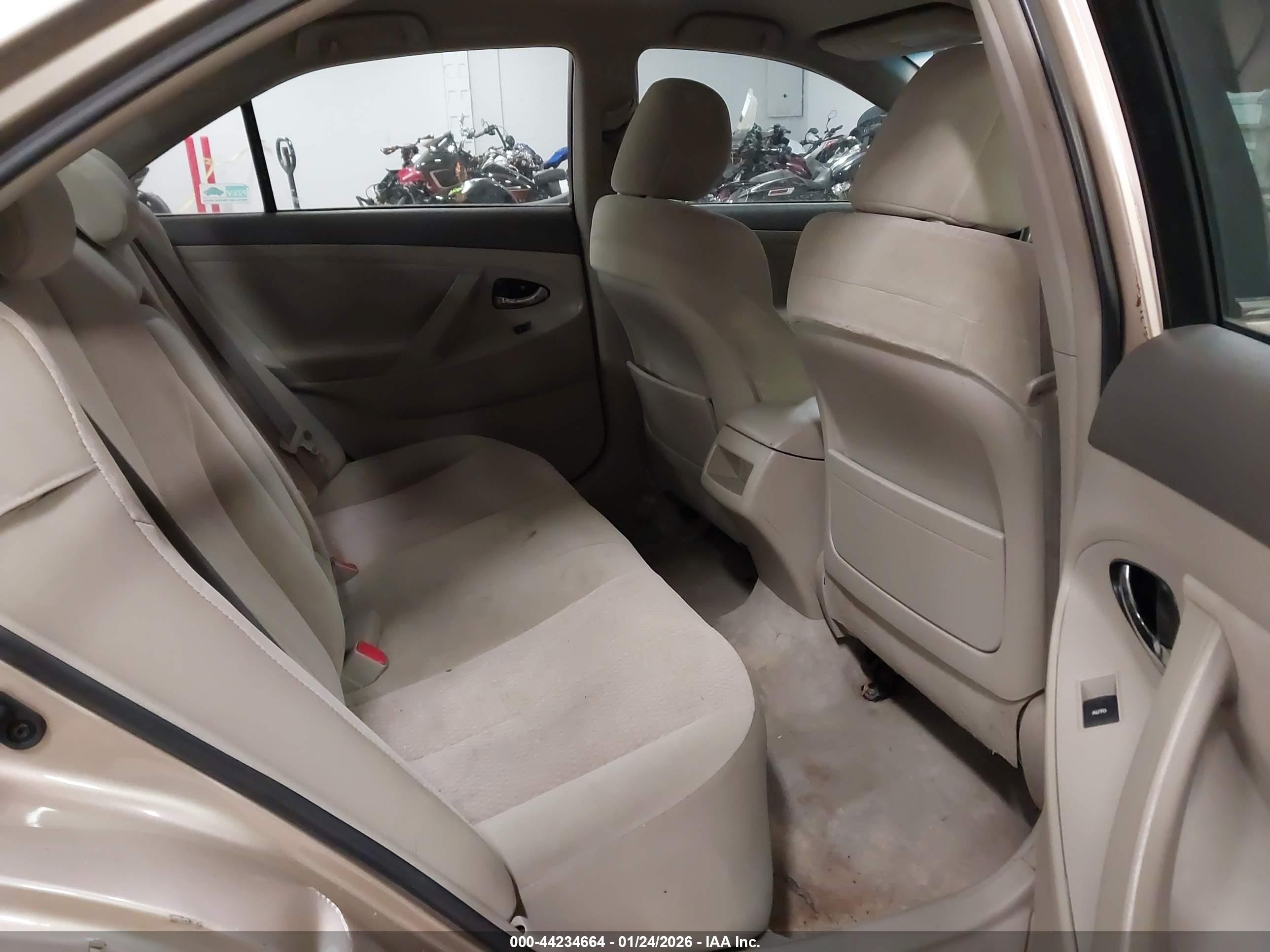 2010 Toyota Camry Le Tan vin: 4T1BF3EKXAU115200