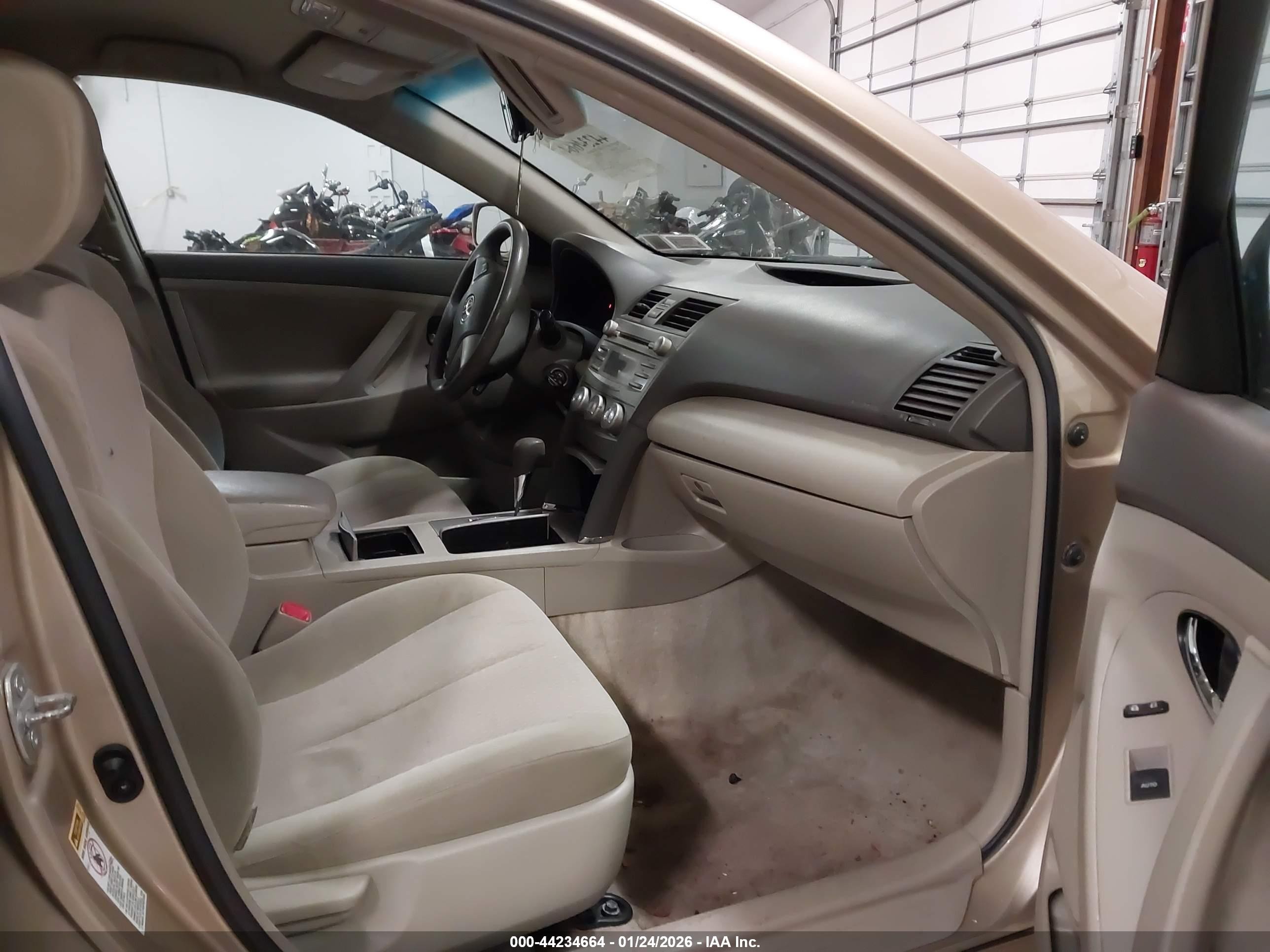 2010 Toyota Camry Le Tan vin: 4T1BF3EKXAU115200