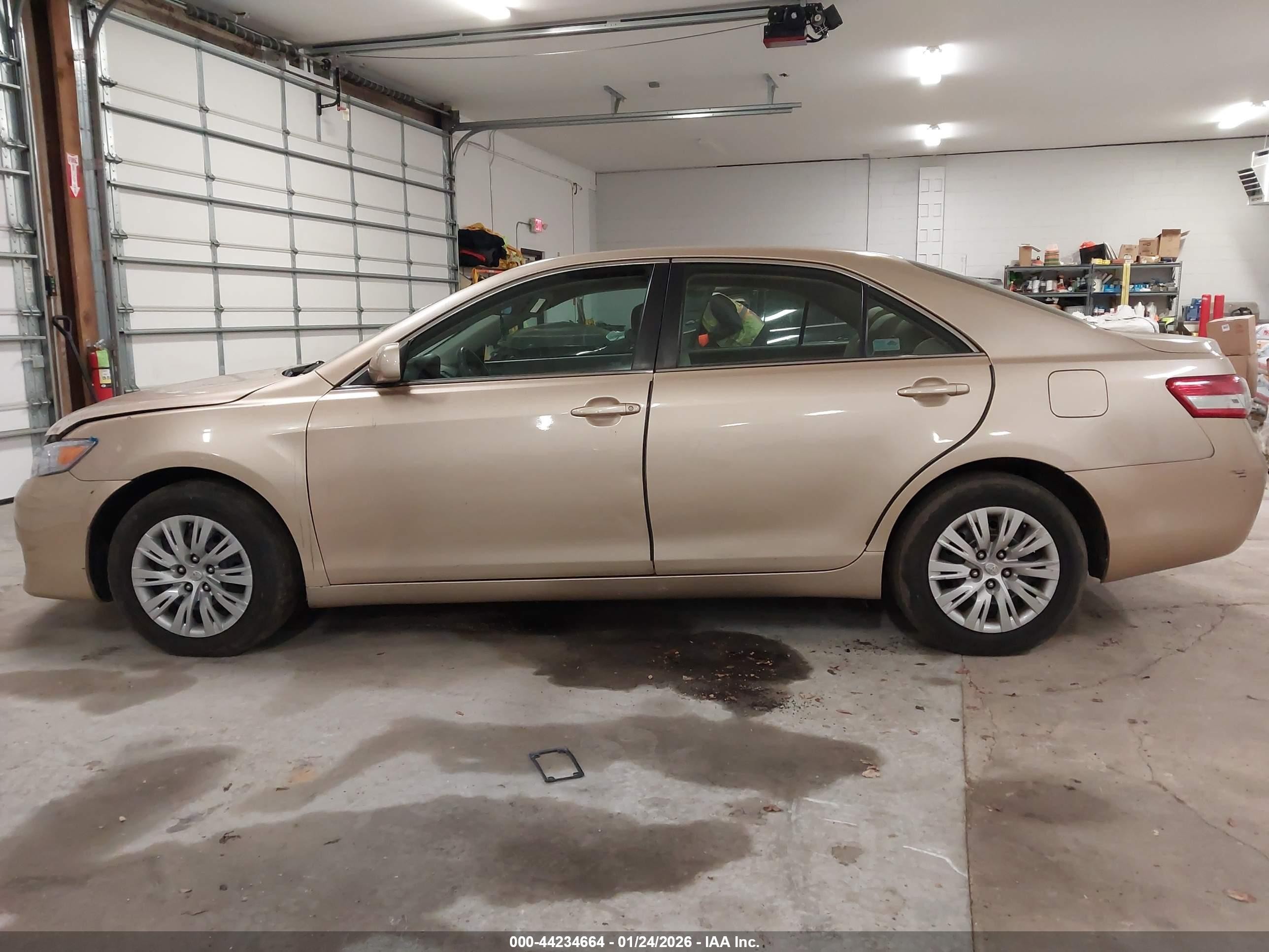 2010 Toyota Camry Le Tan vin: 4T1BF3EKXAU115200