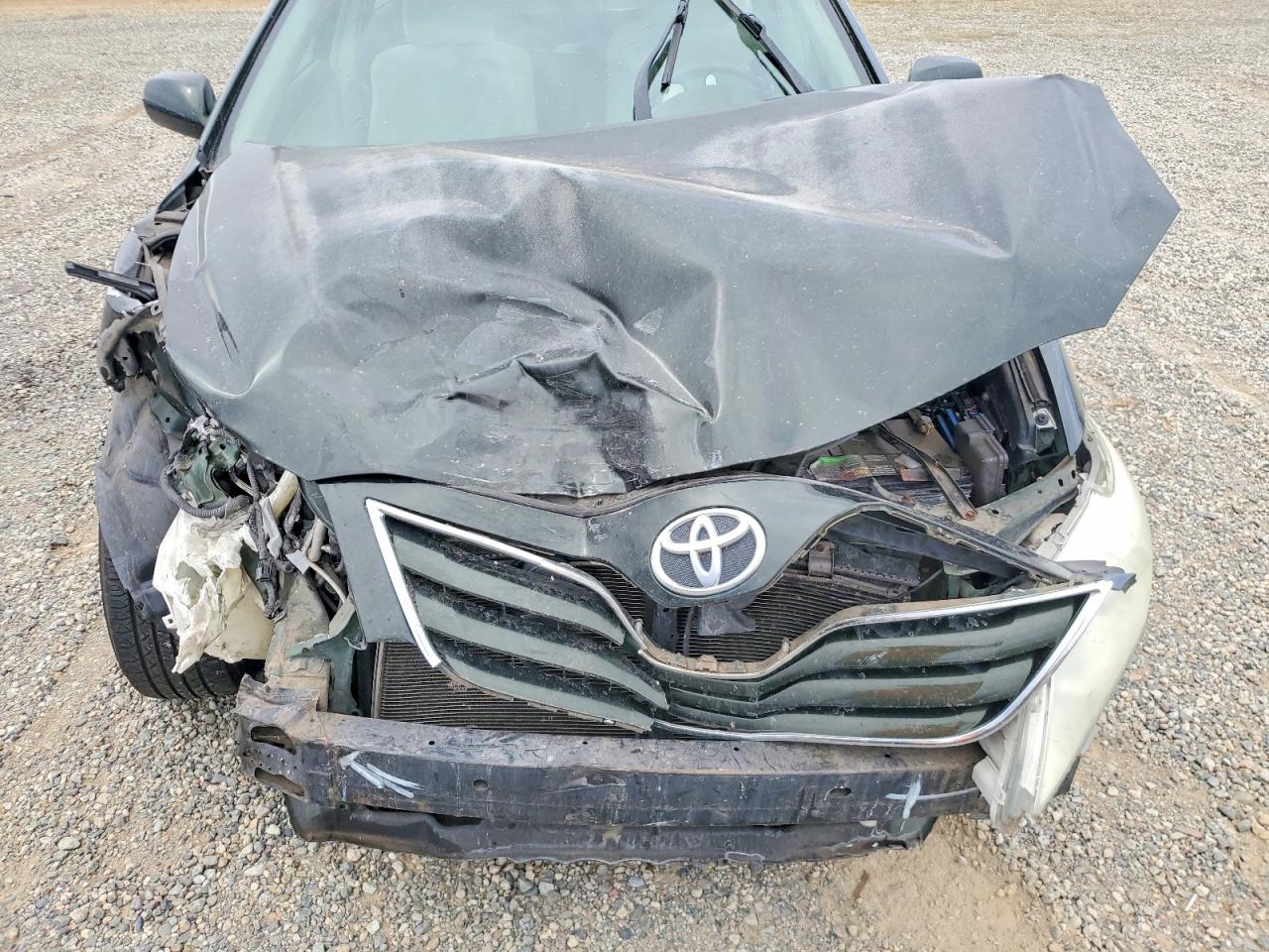 2010 Toyota Camry Le Green vin: 4T1BF3EKXAU526662