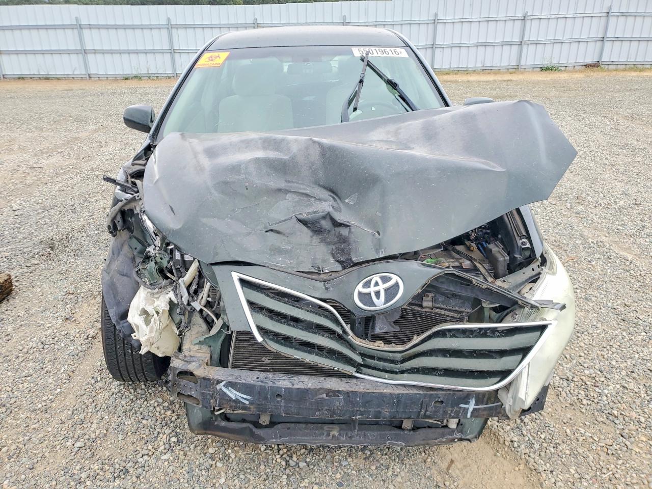 2010 Toyota Camry Le Green vin: 4T1BF3EKXAU526662