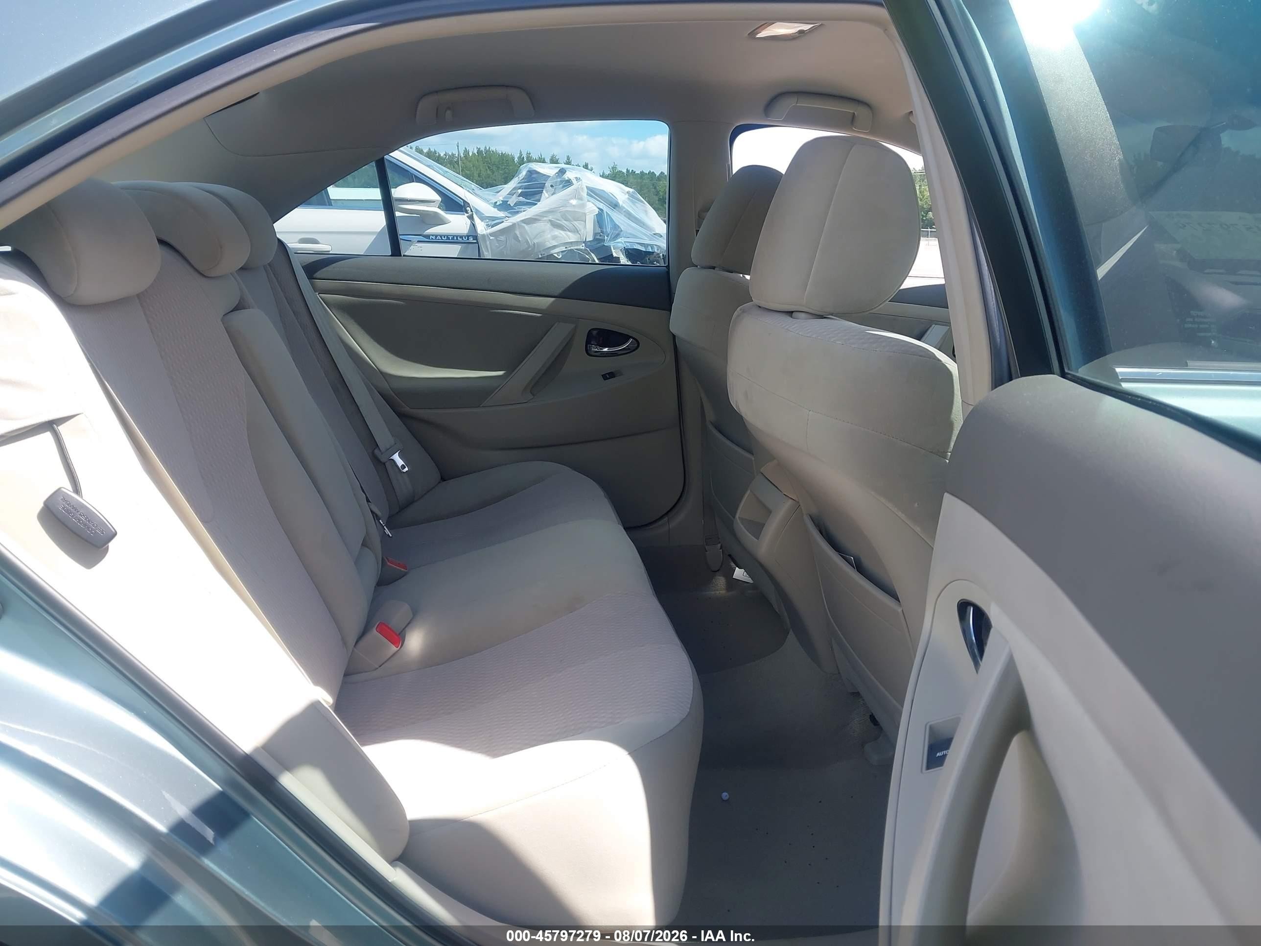 2010 Toyota Camry Le Blue vin: 4T1BF3EKXAU545745