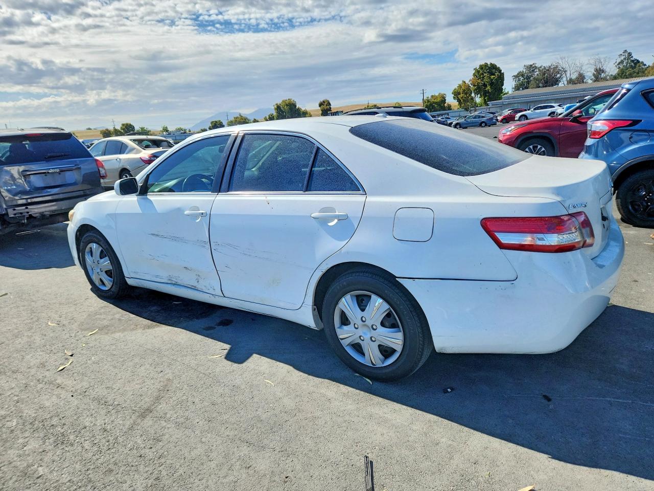 2010 Toyota Camry Le White vin: 4T1BF3EKXAU547334