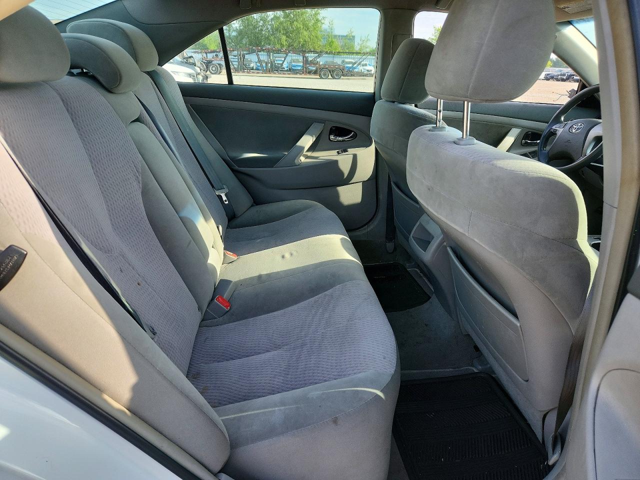 2010 Toyota Camry Base White vin: 4T1BF3EKXAU551142