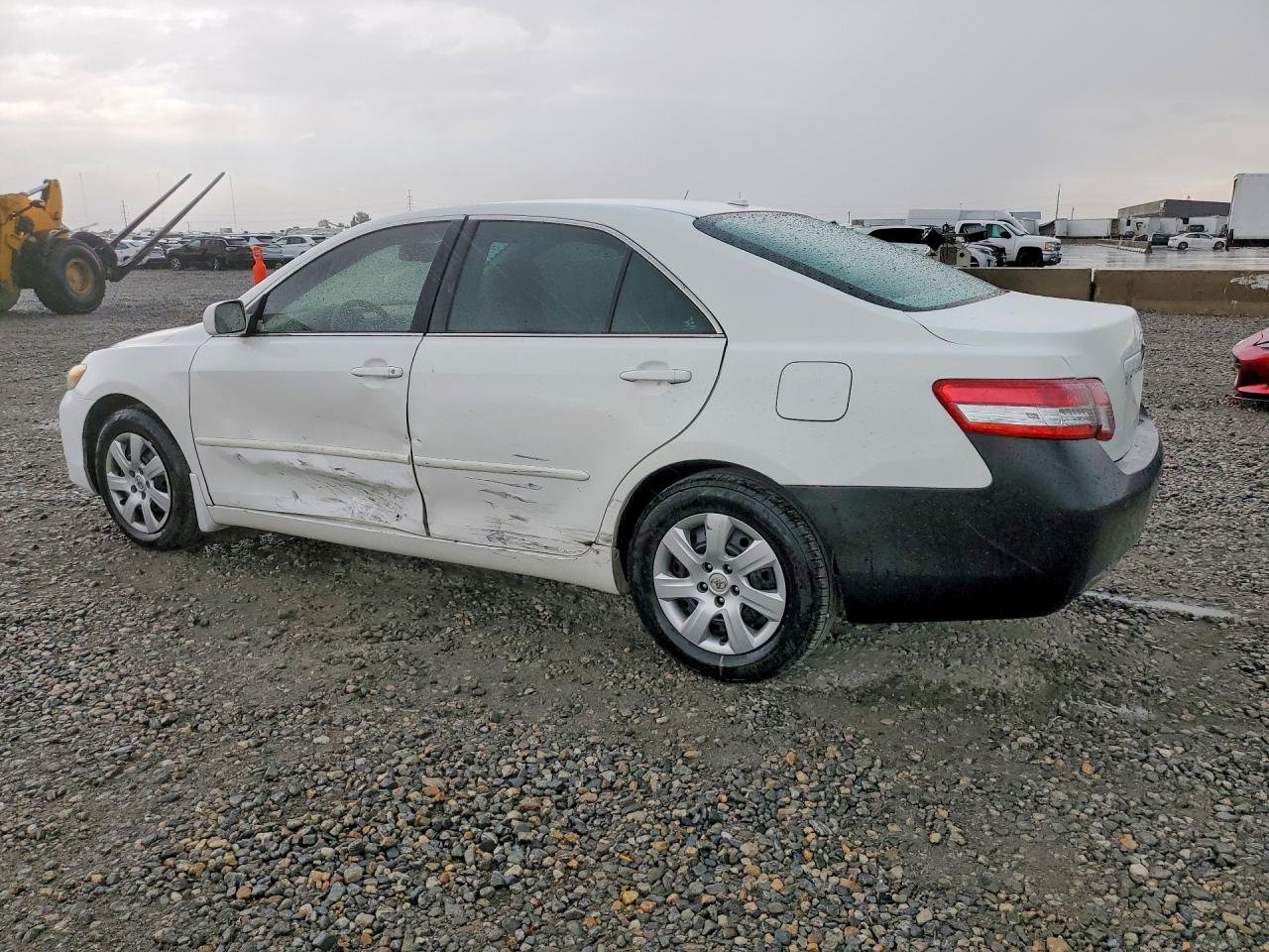 2010 Toyota Camry Le Белый vin: 4T1BF3EKXAU557734