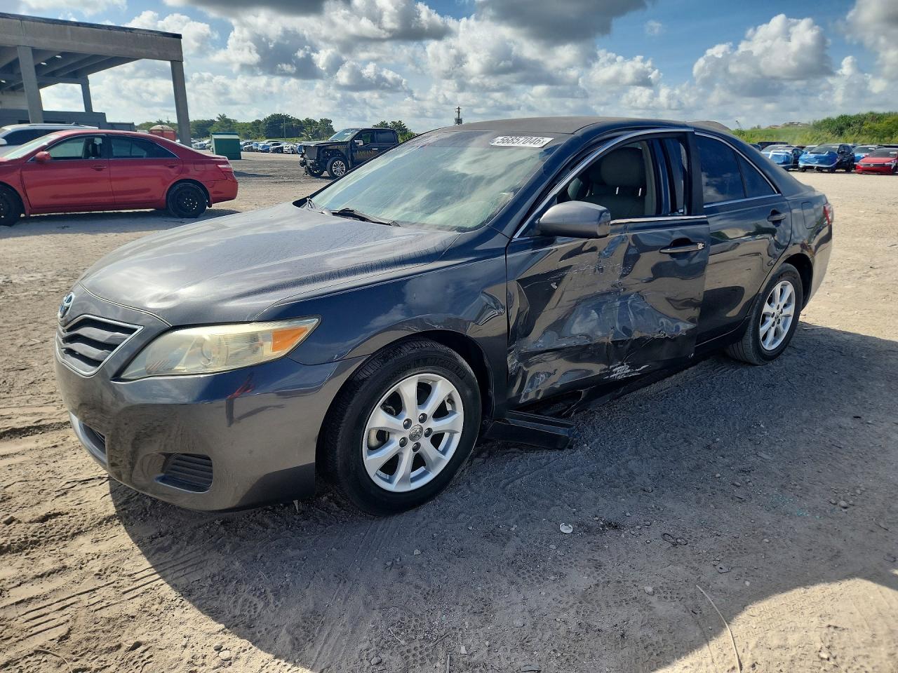 2010 Toyota Camry Le Gray vin: 4T1BF3EKXAU561573