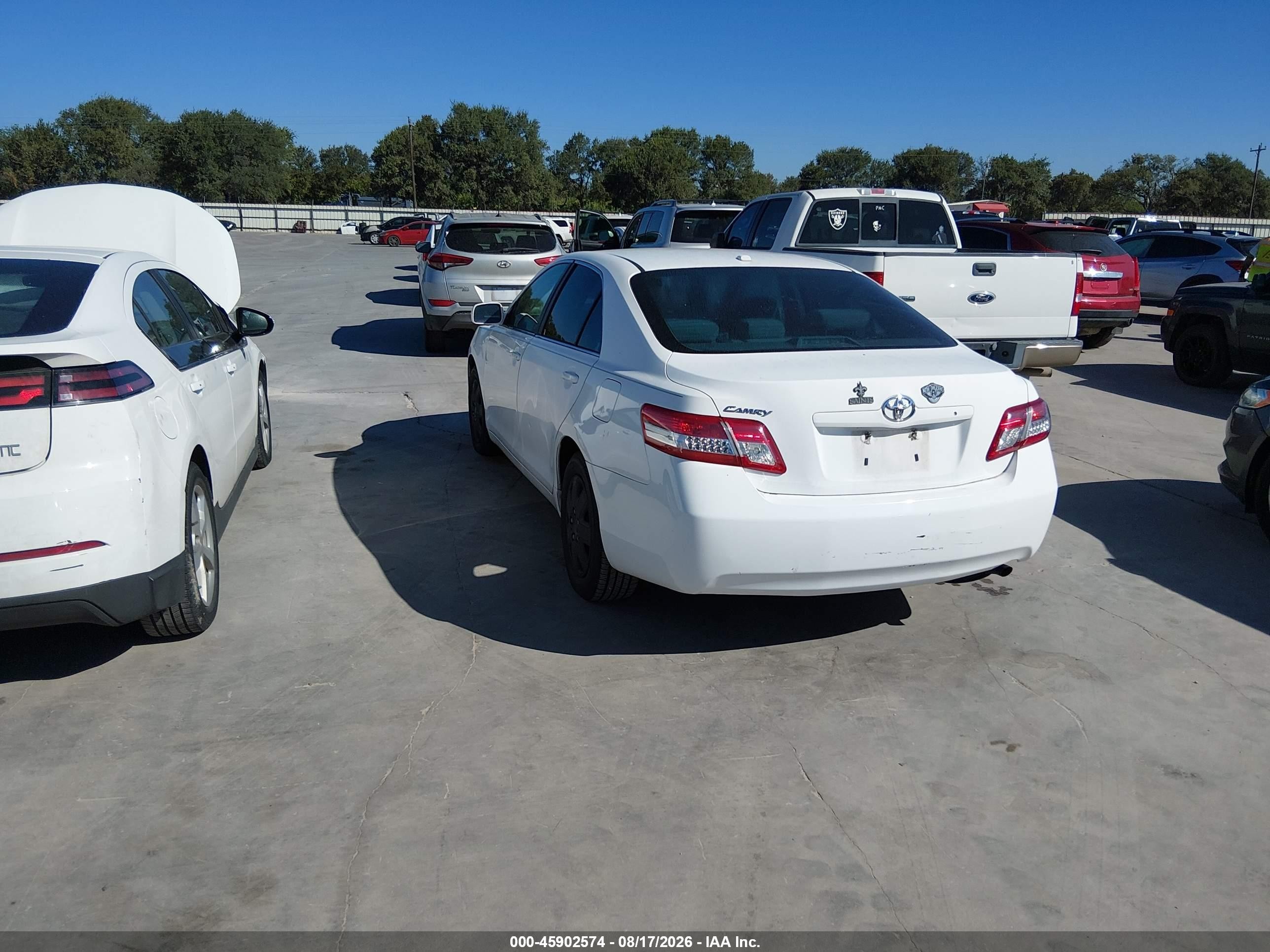 2010 Toyota Camry   White vin: 4T1BF3EKXAU570743