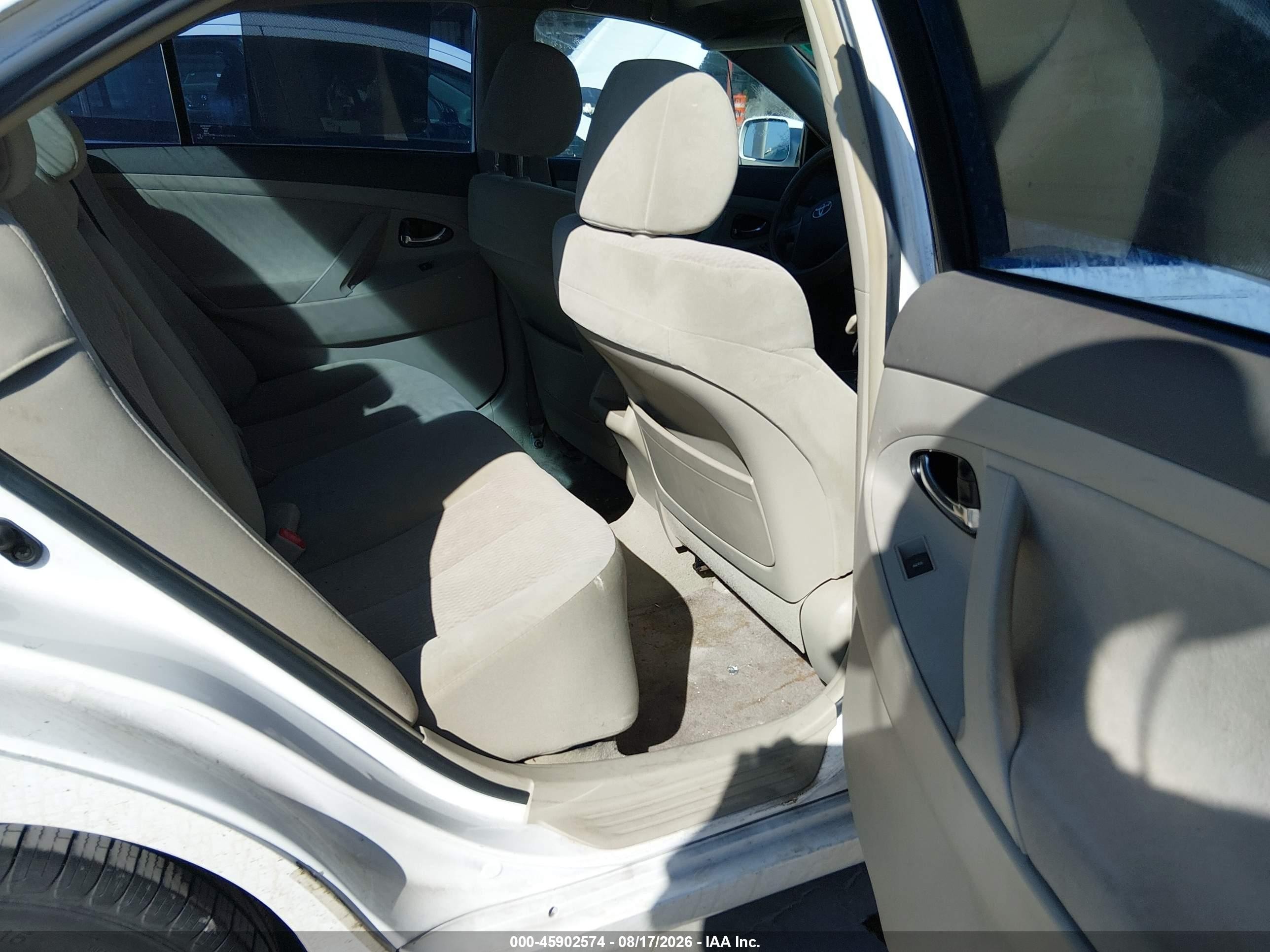 2010 Toyota Camry   White vin: 4T1BF3EKXAU570743