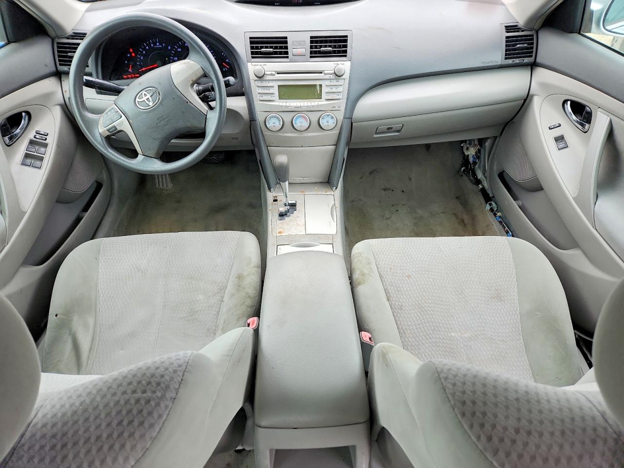 2010 Toyota Camry Le Silver vin: 4T1BF3EKXAU573190